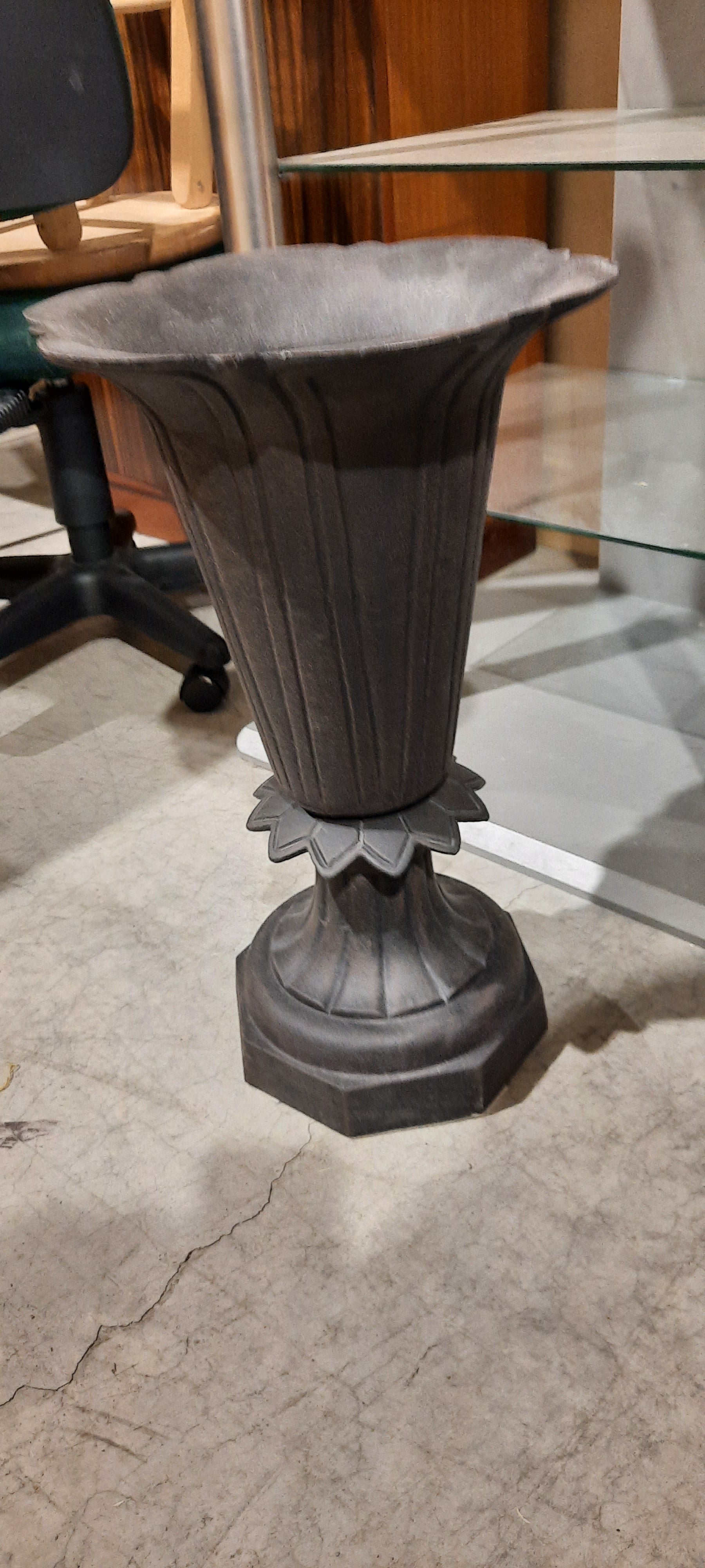 Cast Iron flower pot