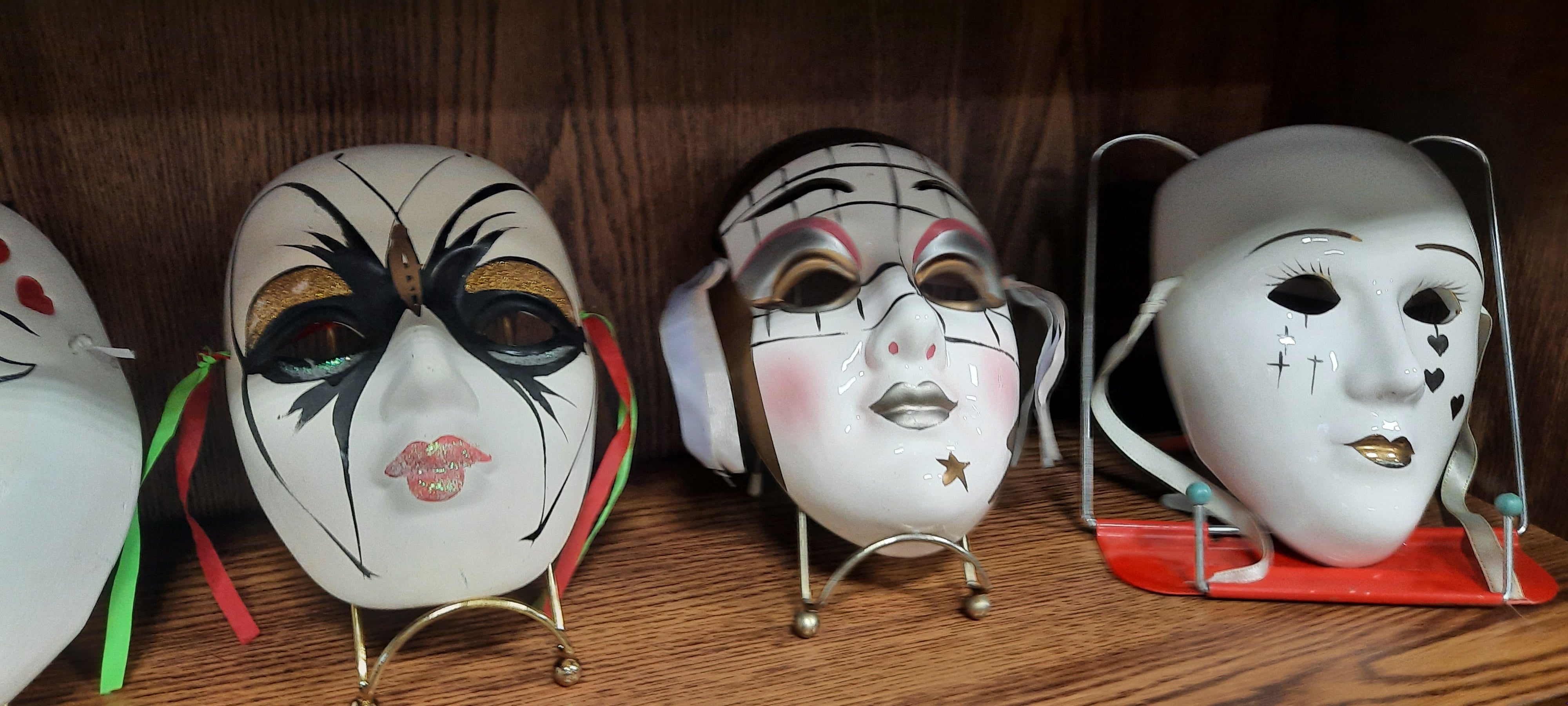 Ceramic hanging masks