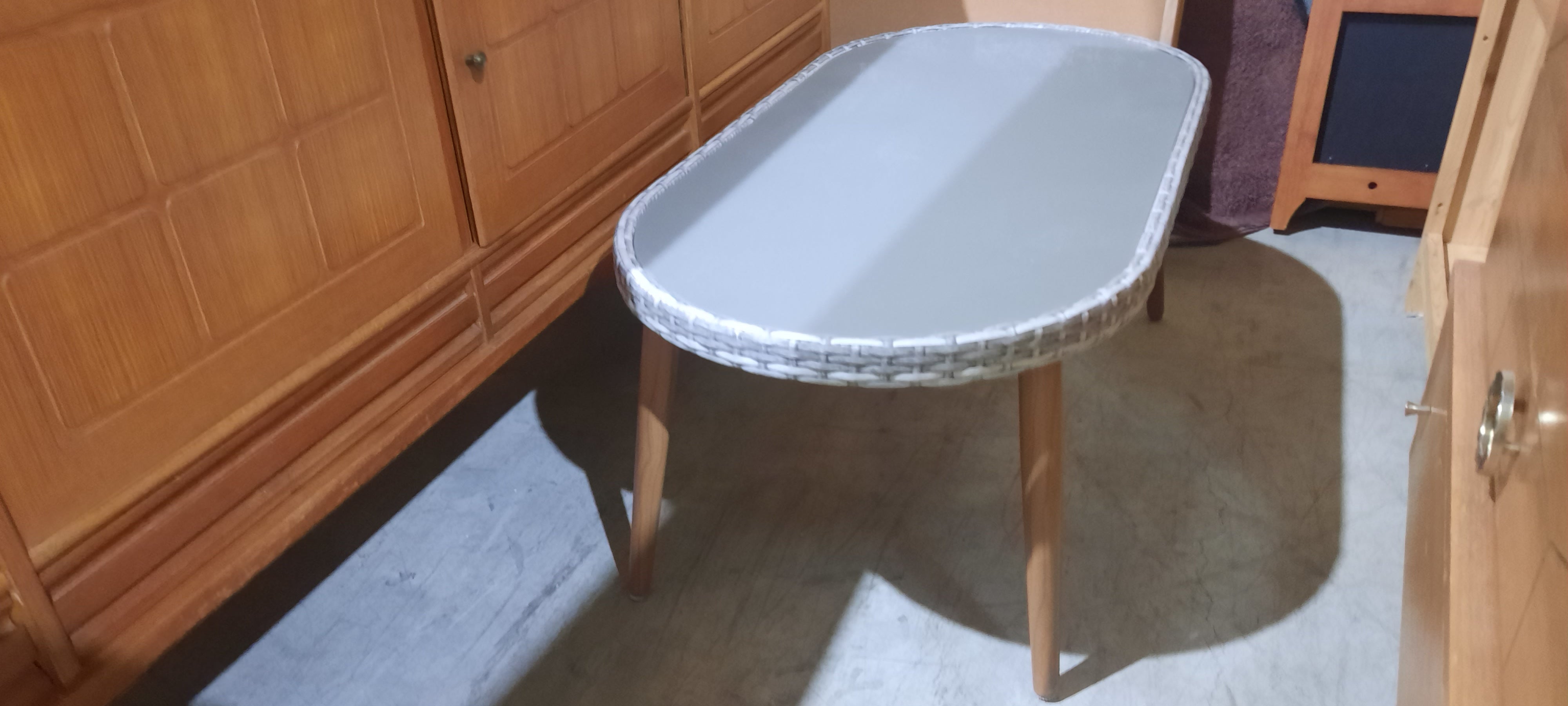 Indoor / outdoor coffee table with glass top