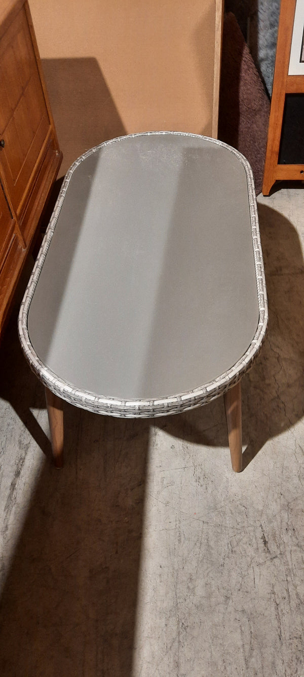 Indoor / outdoor coffee table with glass top