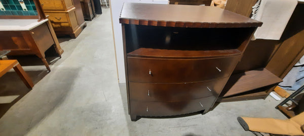 T.V / Dresser
