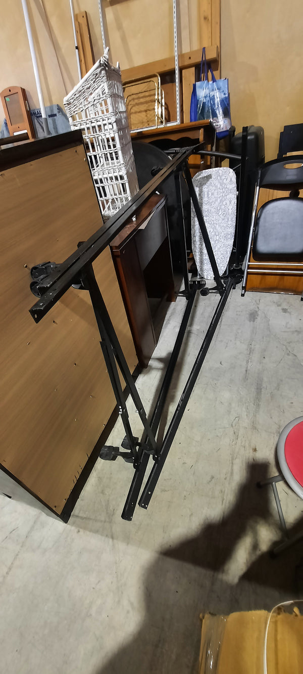 Single metal bedframe