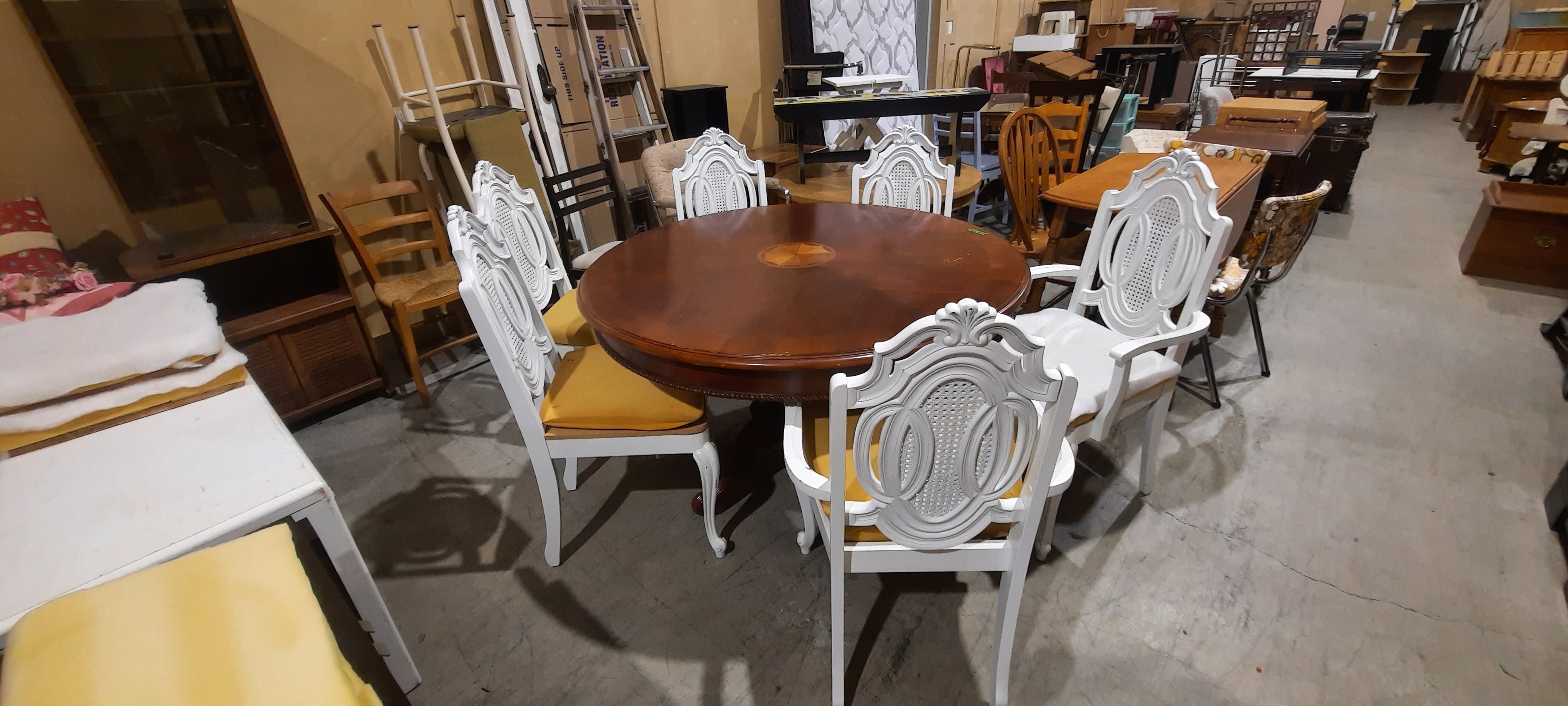 Table 6 chairs