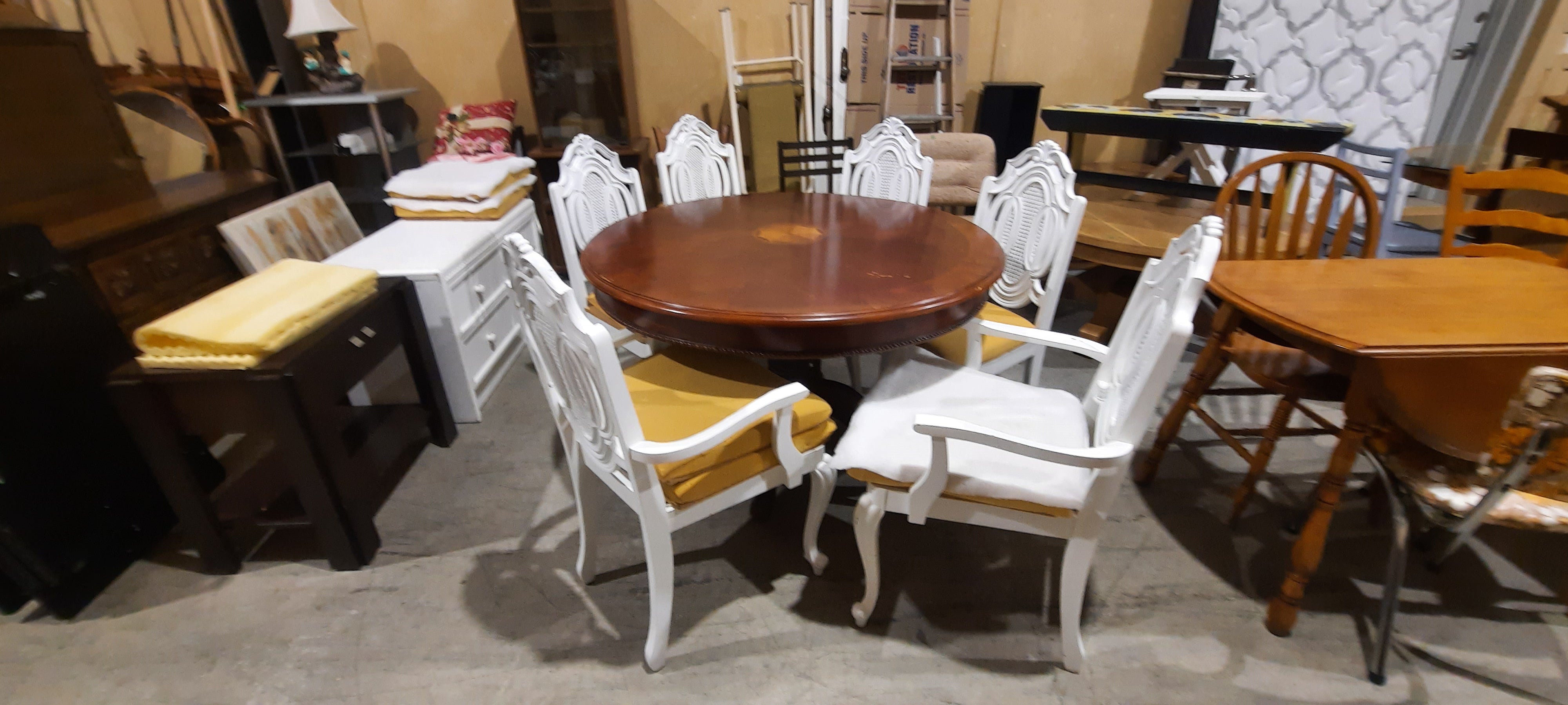 Table 6 chairs