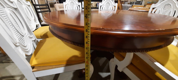 Table 6 chairs