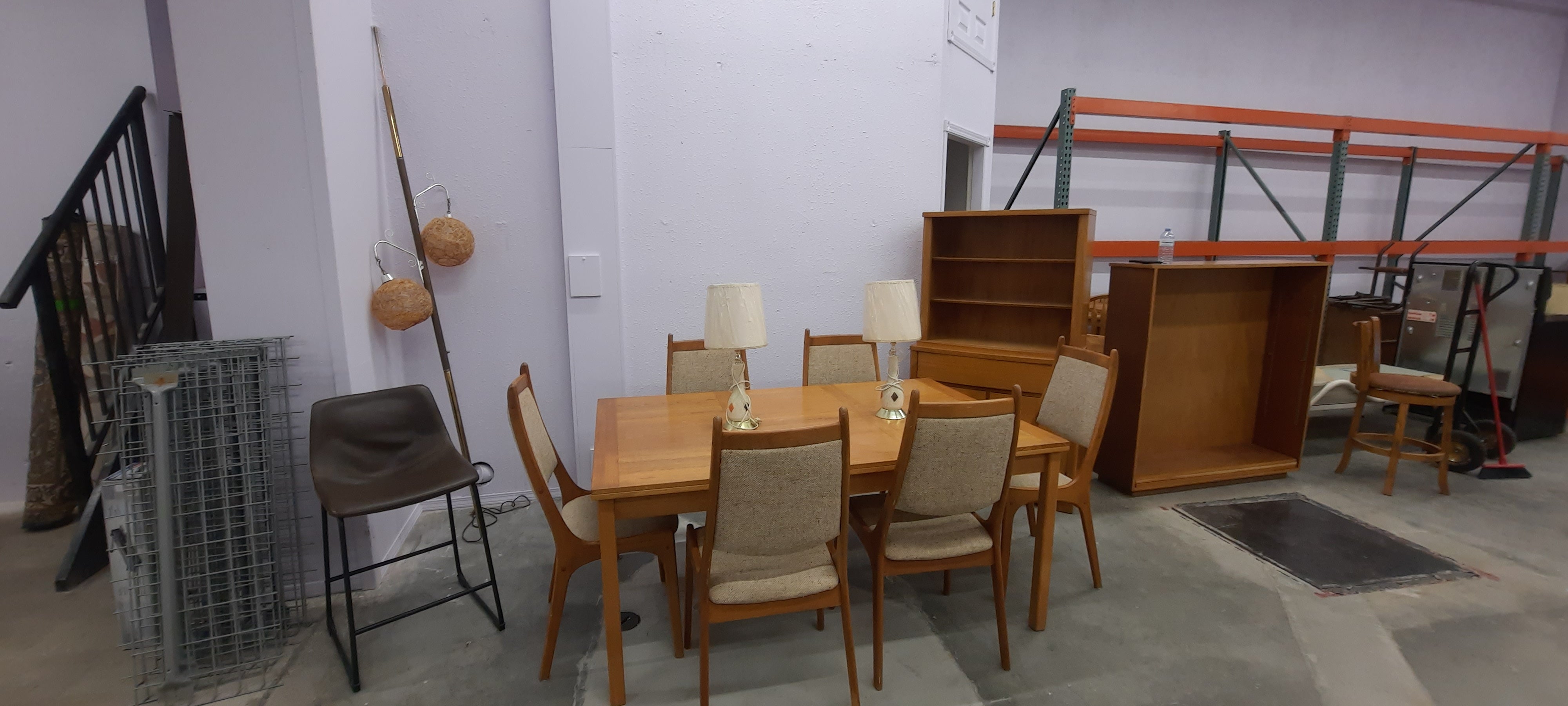 MCM dining set with pull out leafs on both ends