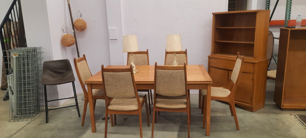 MCM dining set with pull out leafs on both ends