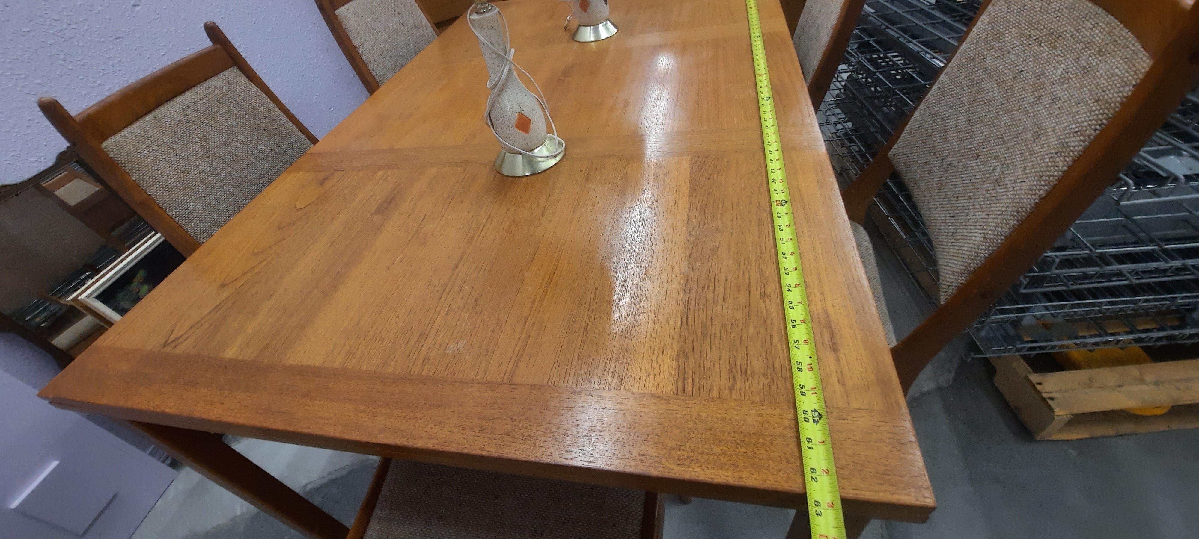 MCM dining set with pull out leafs on both ends