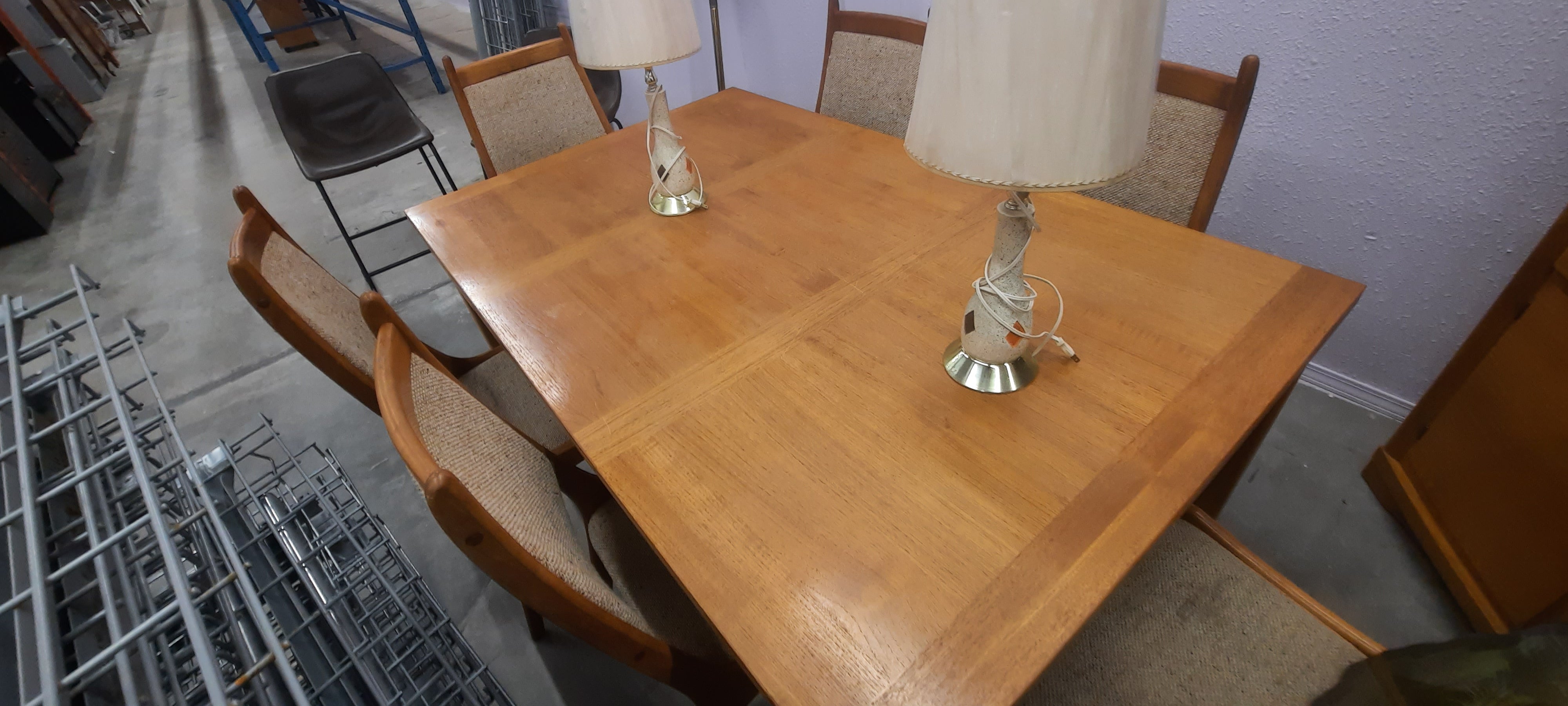 MCM dining set with pull out leafs on both ends