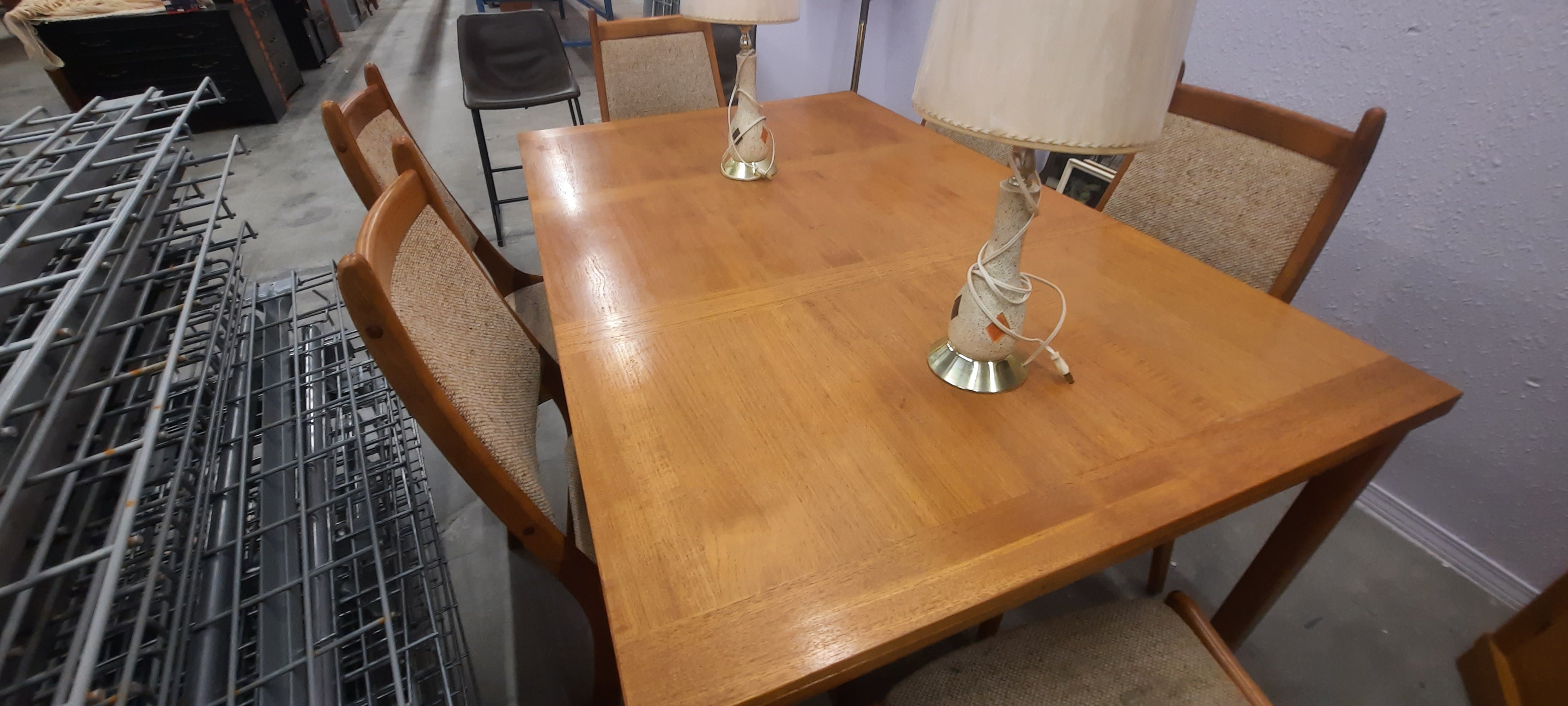 MCM dining set with pull out leafs on both ends
