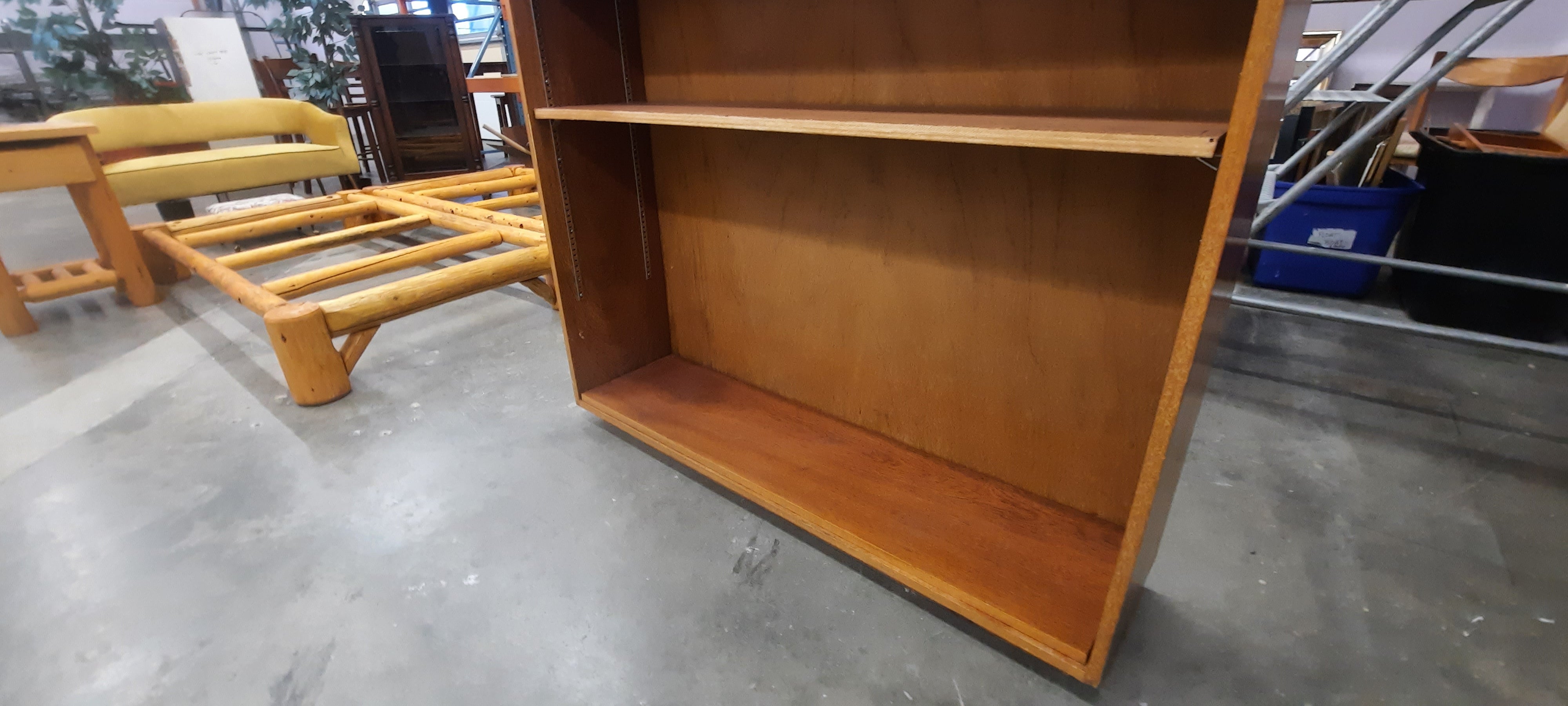 Heavy duty bookshelf