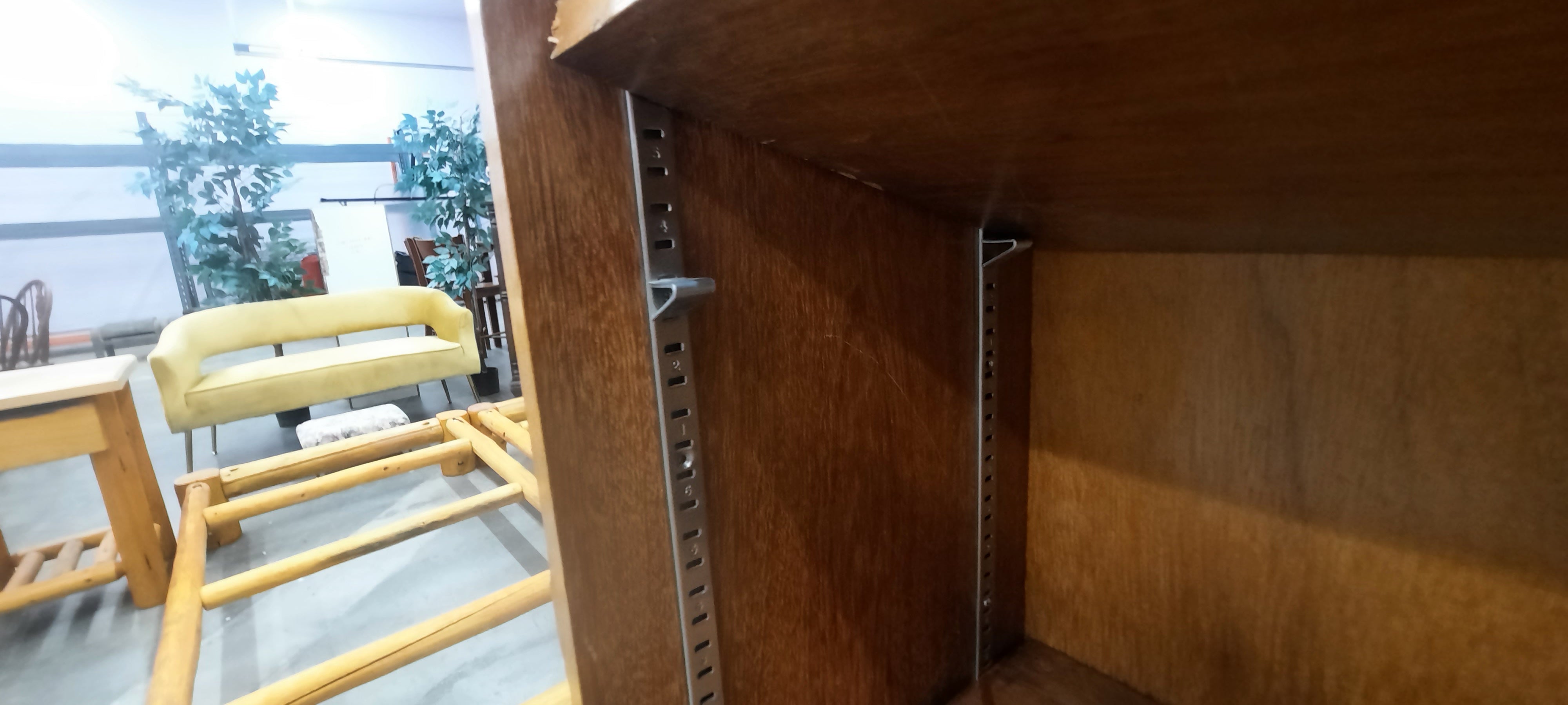 Heavy duty bookshelf
