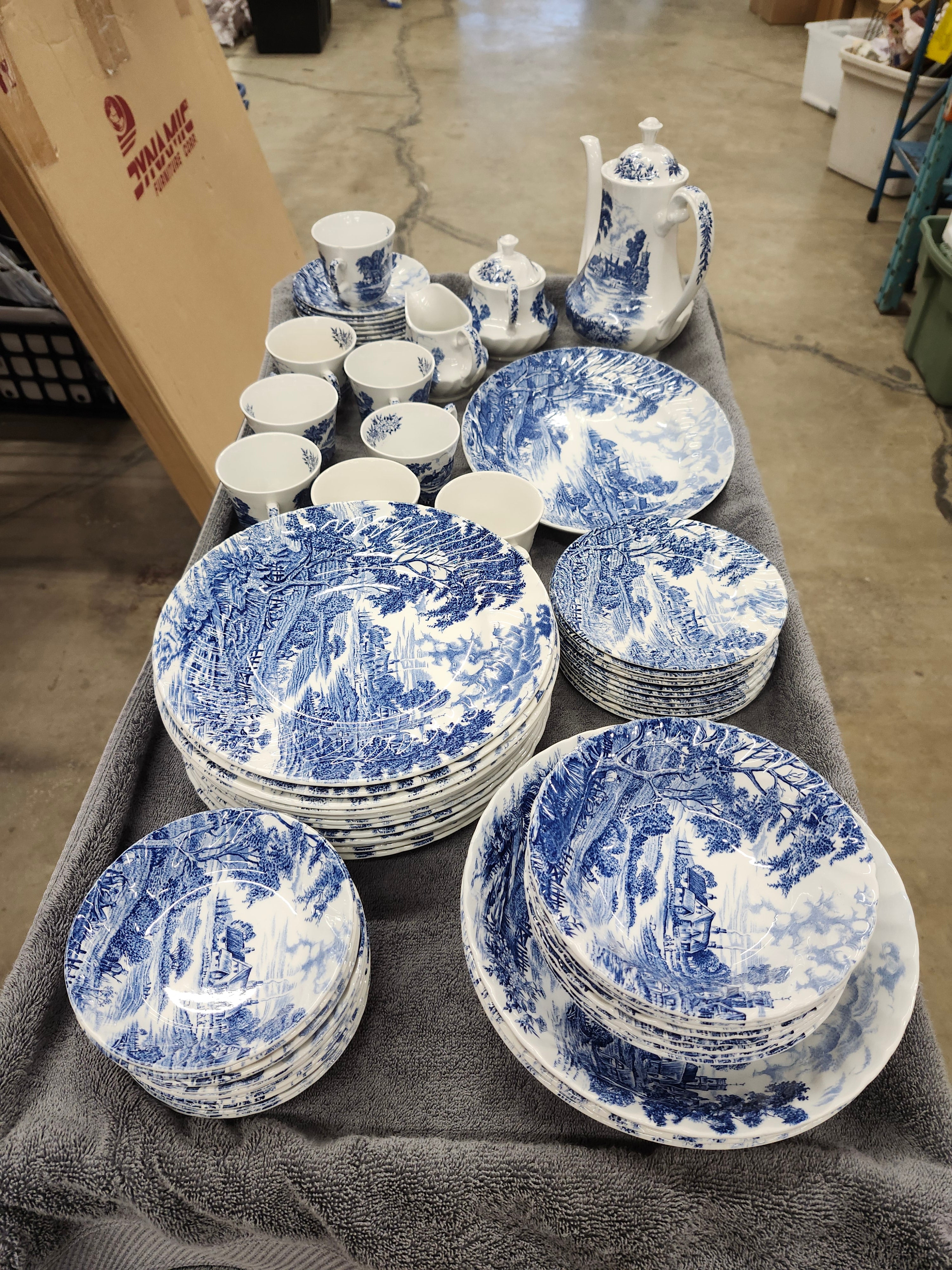 X69 pieces Ridgway meadowsweet China set