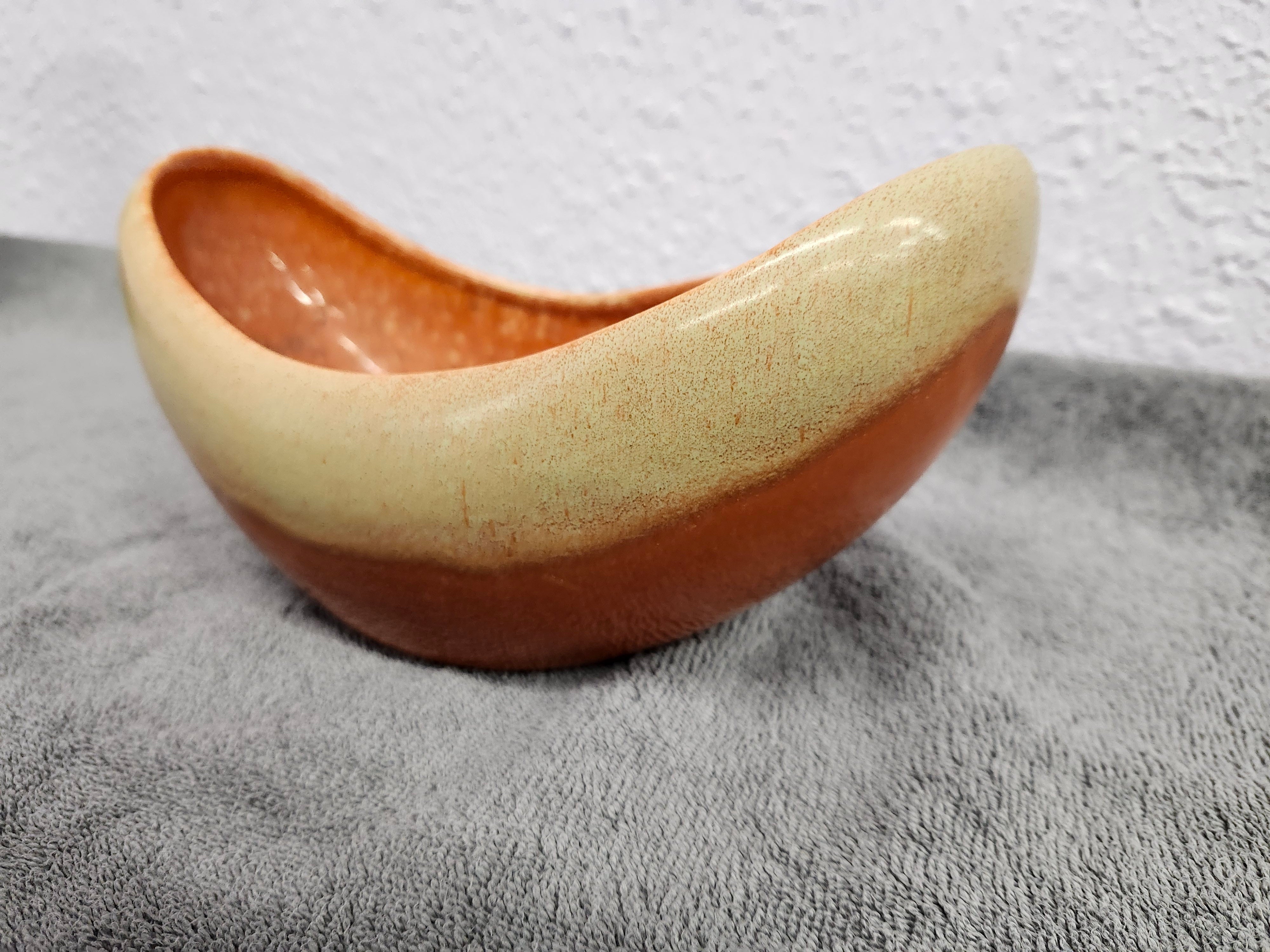 Decorative accent pottery bowl
