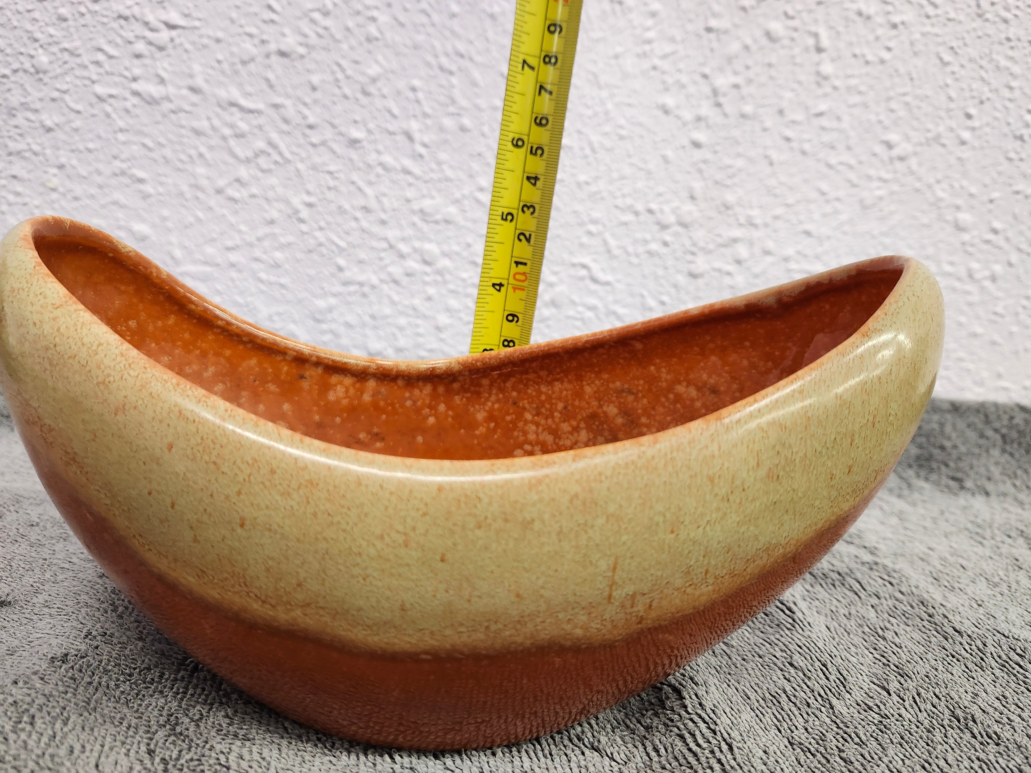Decorative accent pottery bowl