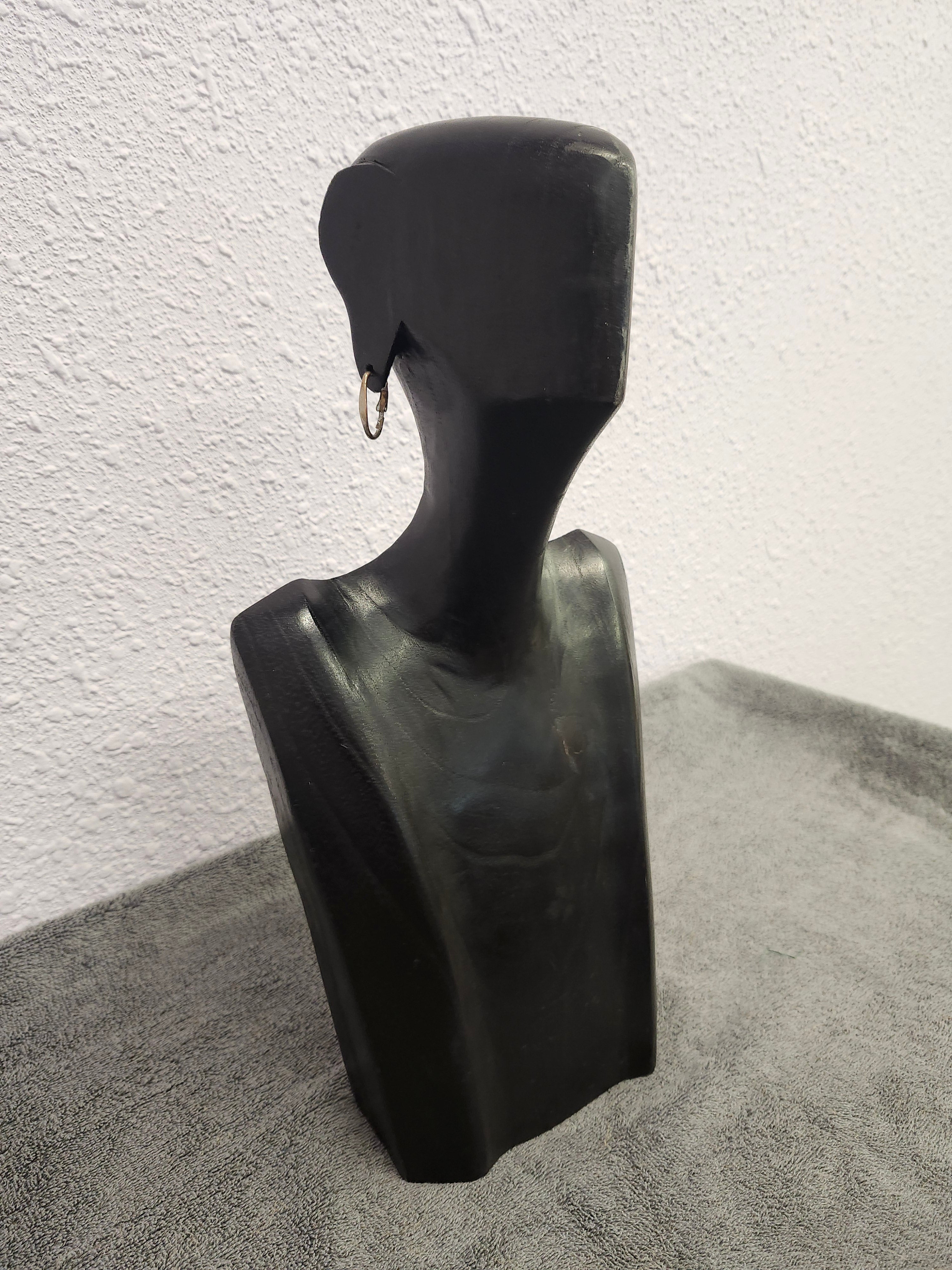 Decorative accent sculpture