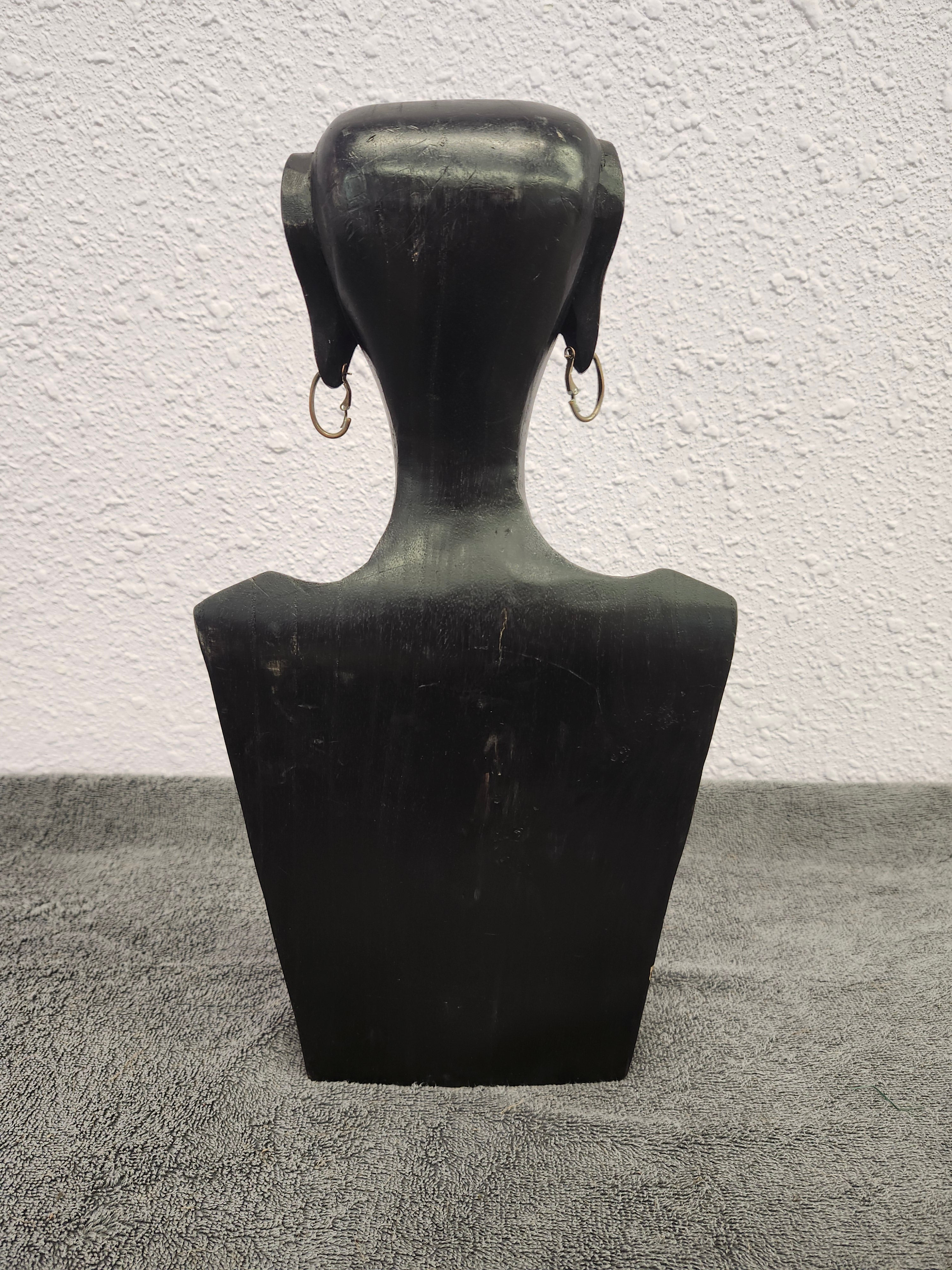 Decorative accent sculpture
