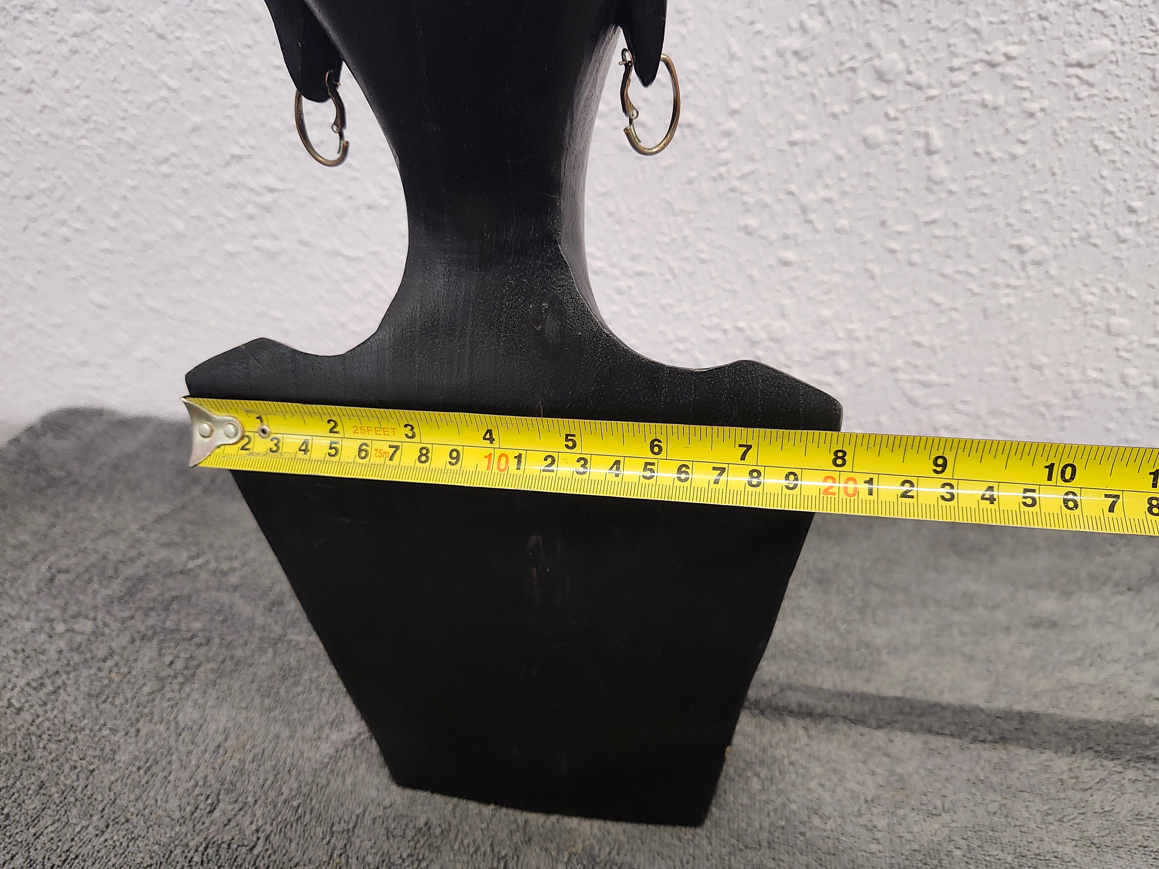 Decorative accent sculpture
