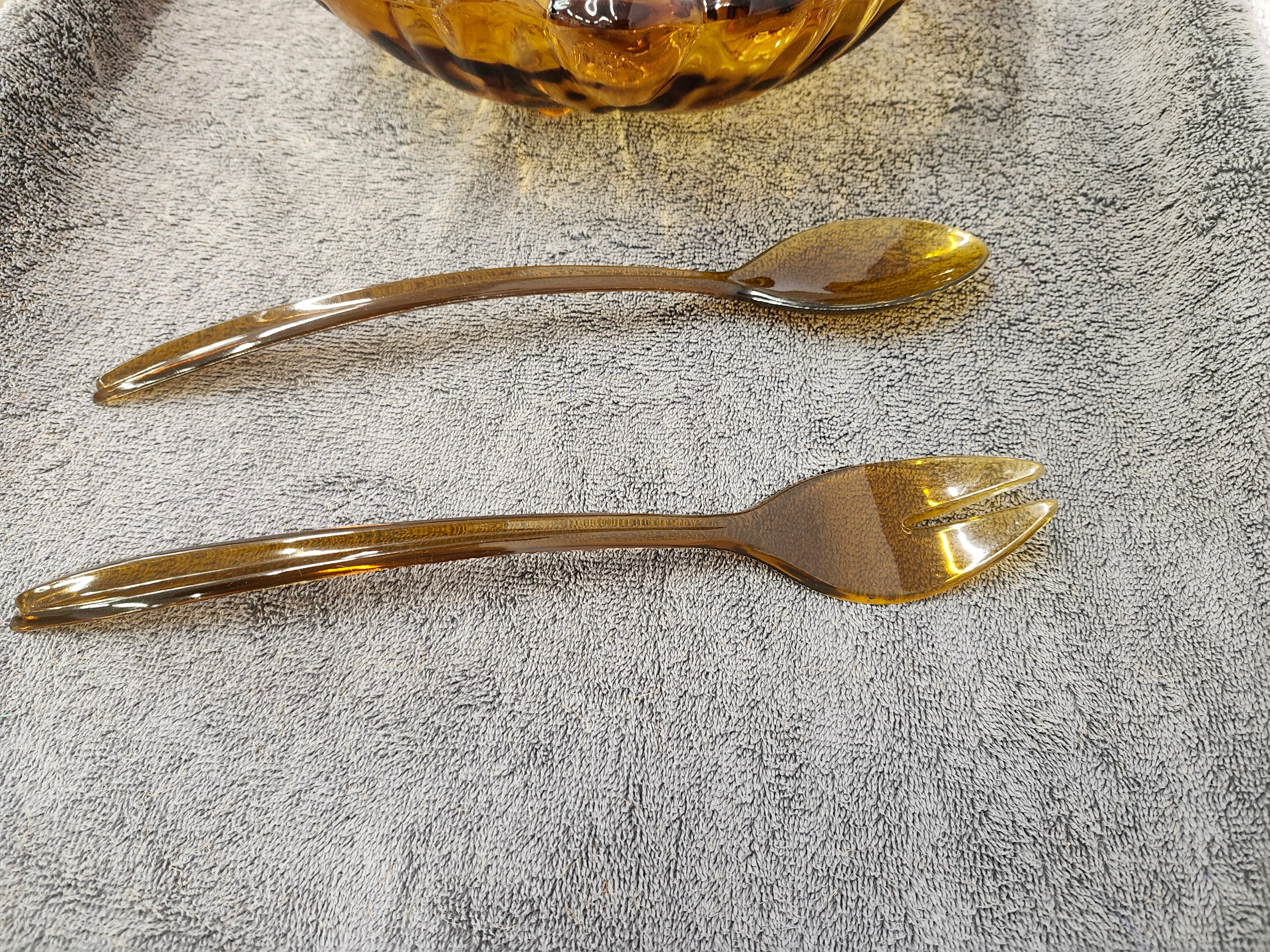 MCM Amber fruit or salad bowl with spoons