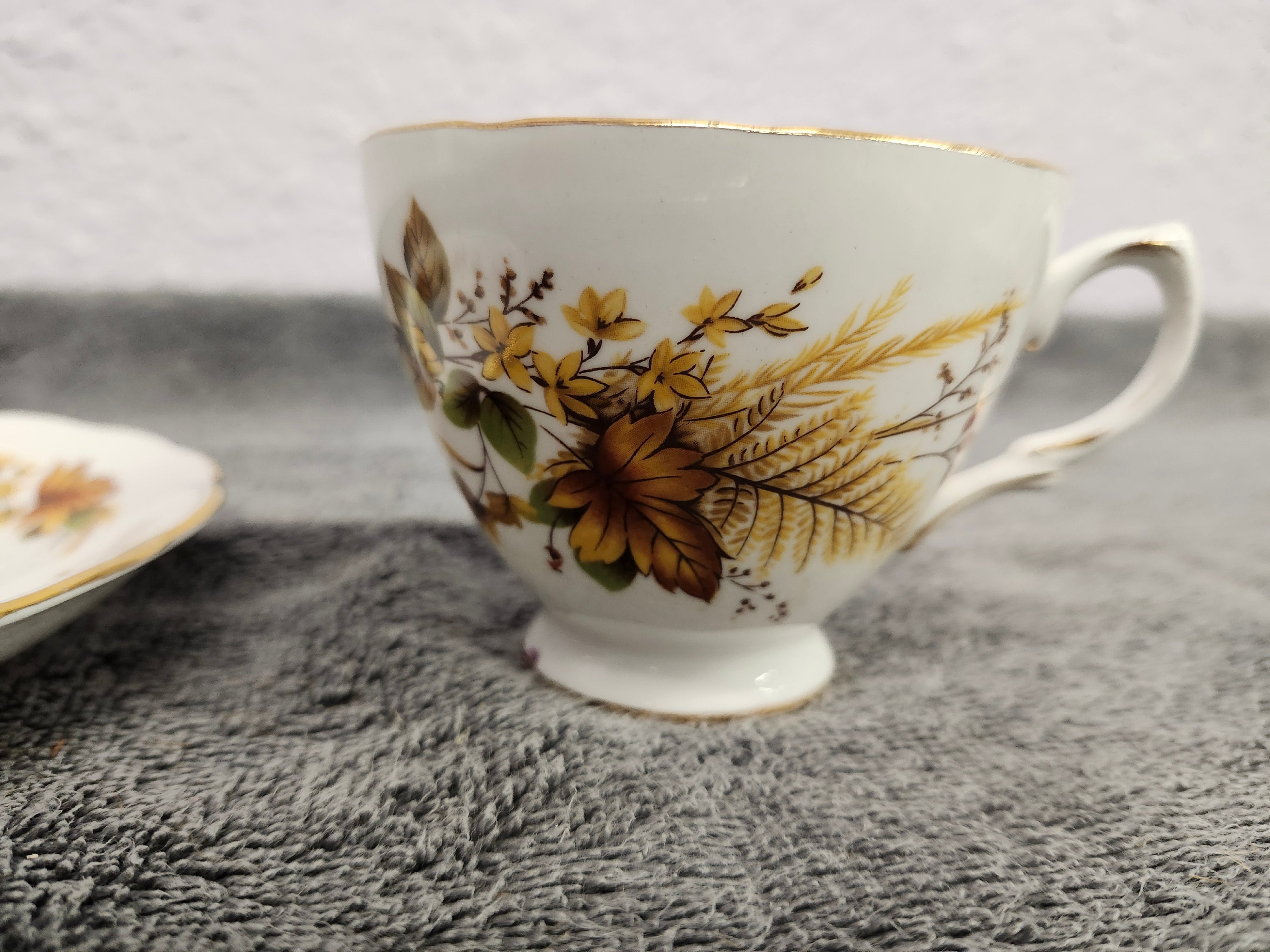 Royal vale 8219 Tea cup & saucer