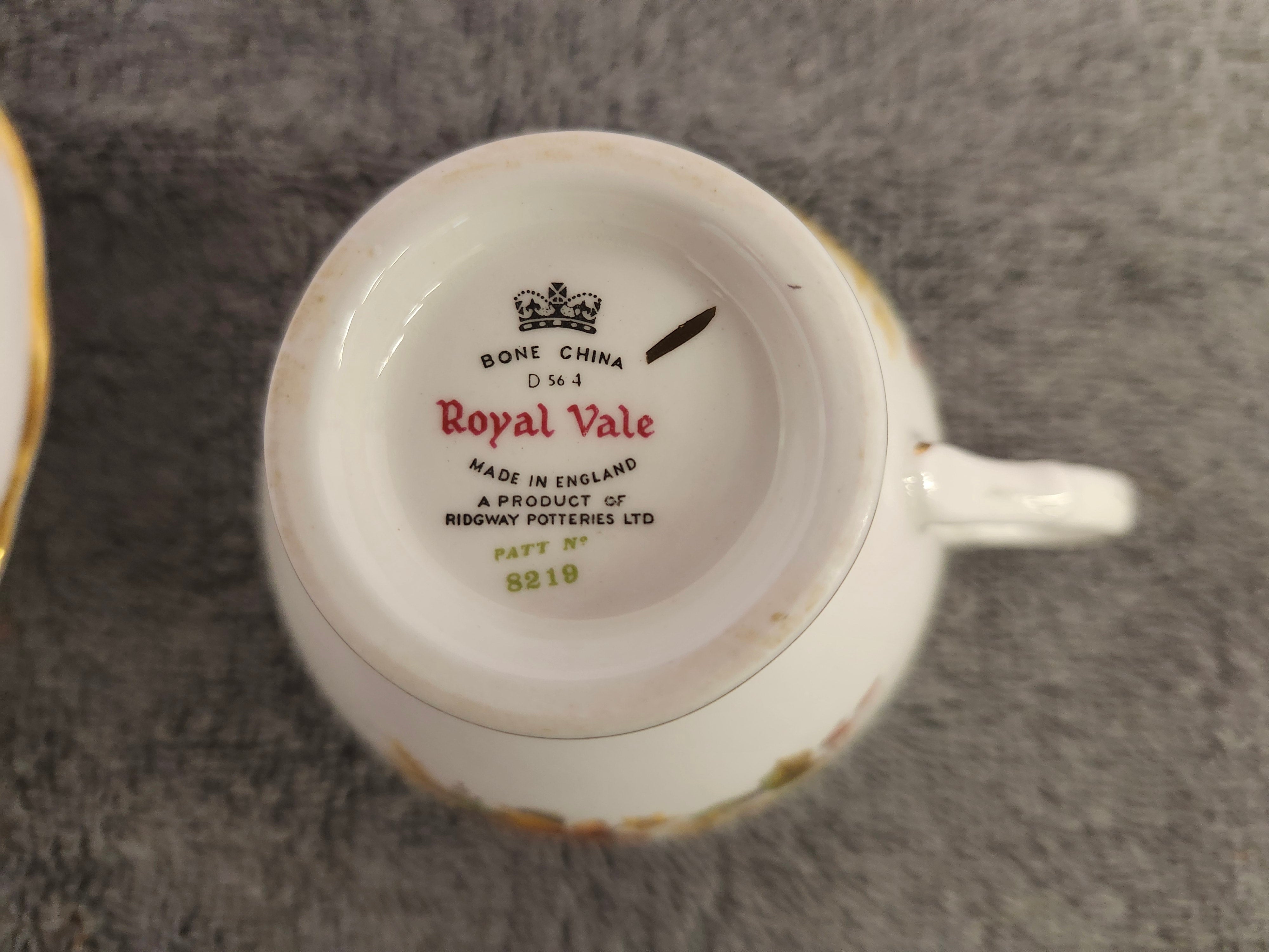 Royal vale 8219 Tea cup & saucer