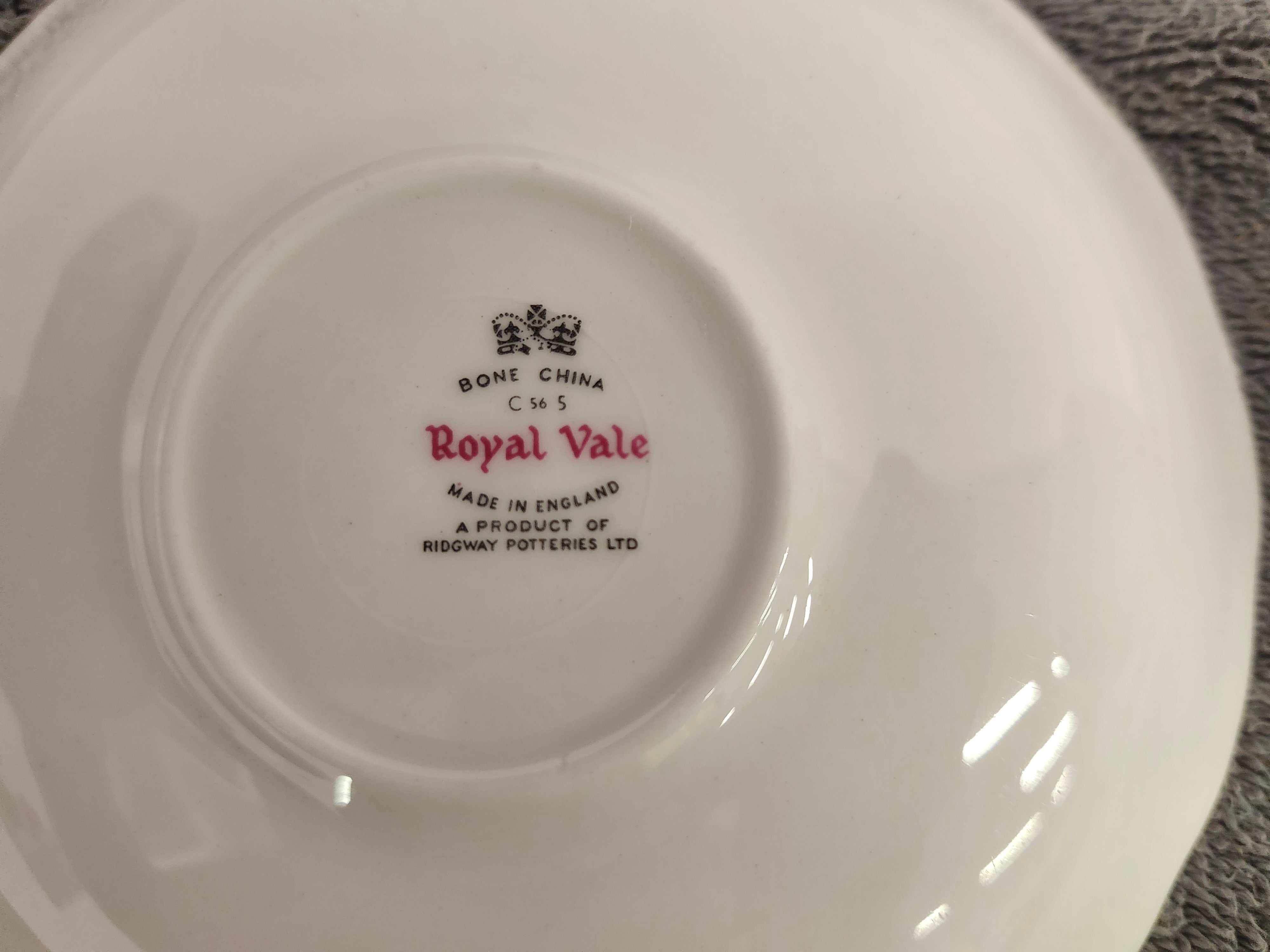 Royal vale 8219 Tea cup & saucer