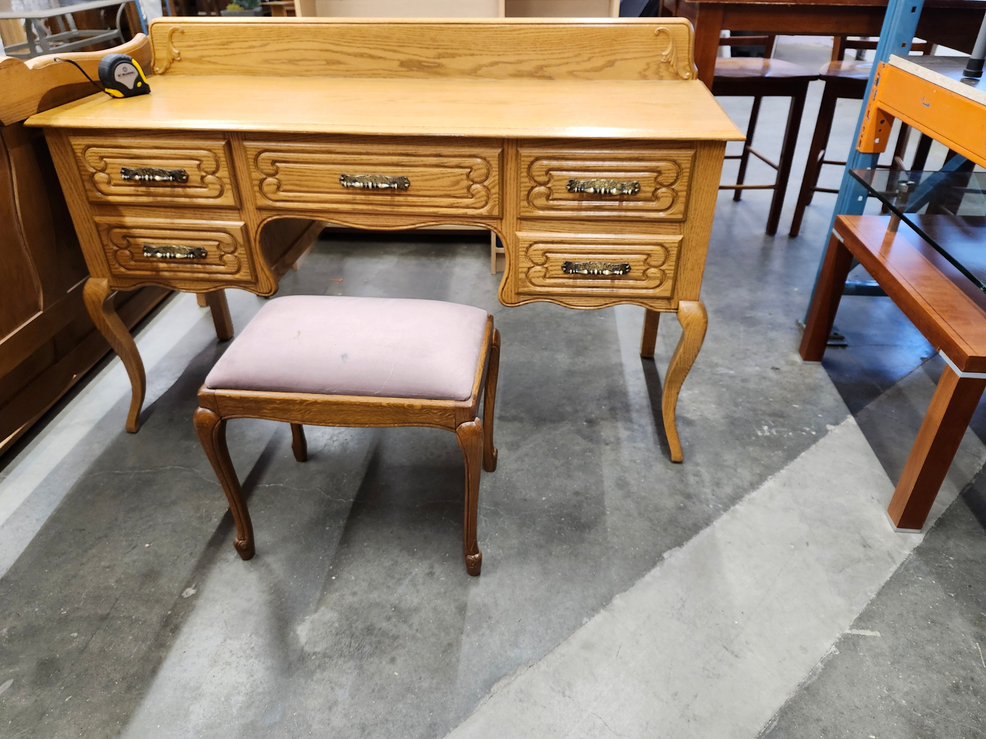 Desk / vanity & stool