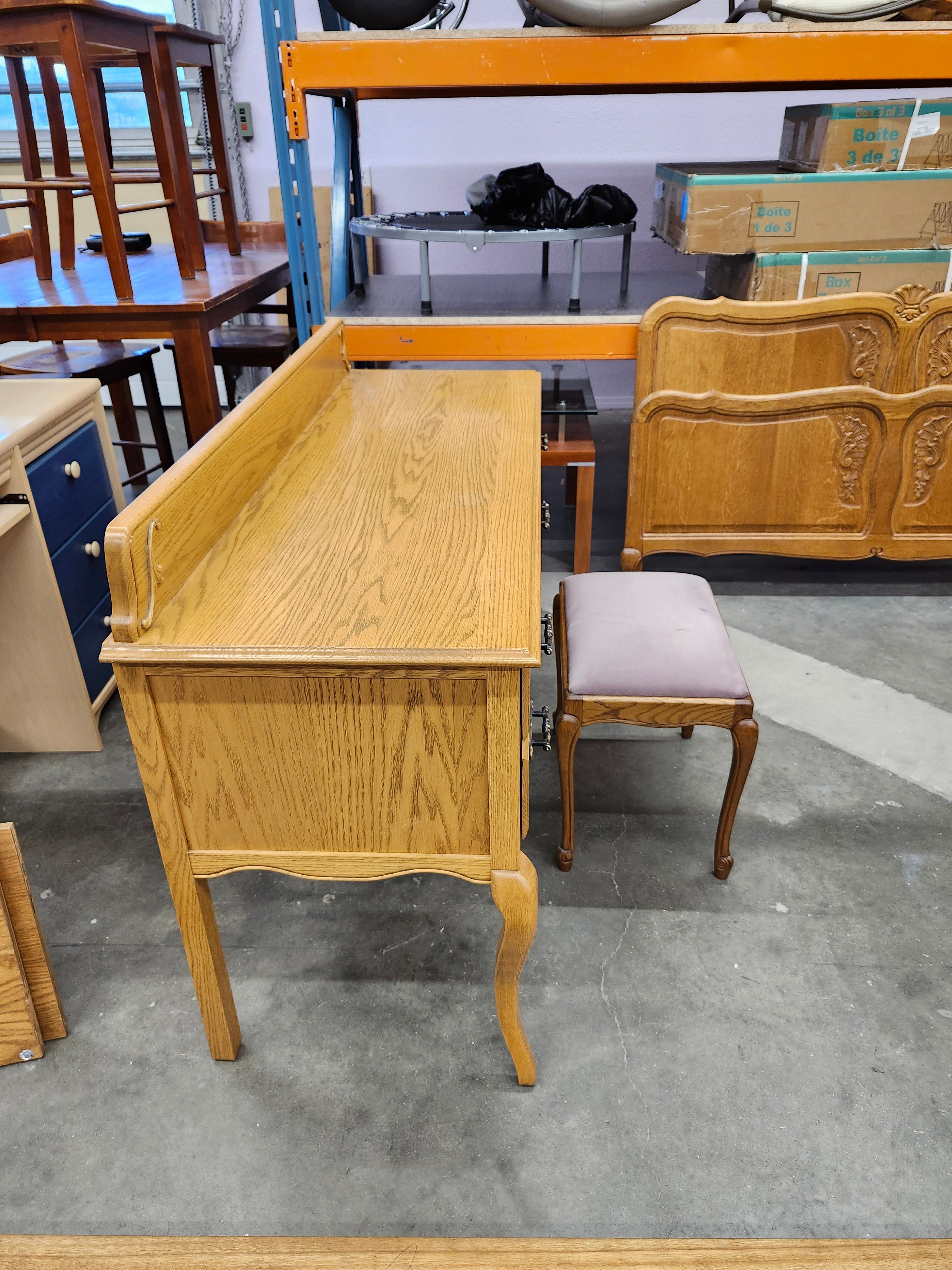 Desk / vanity & stool
