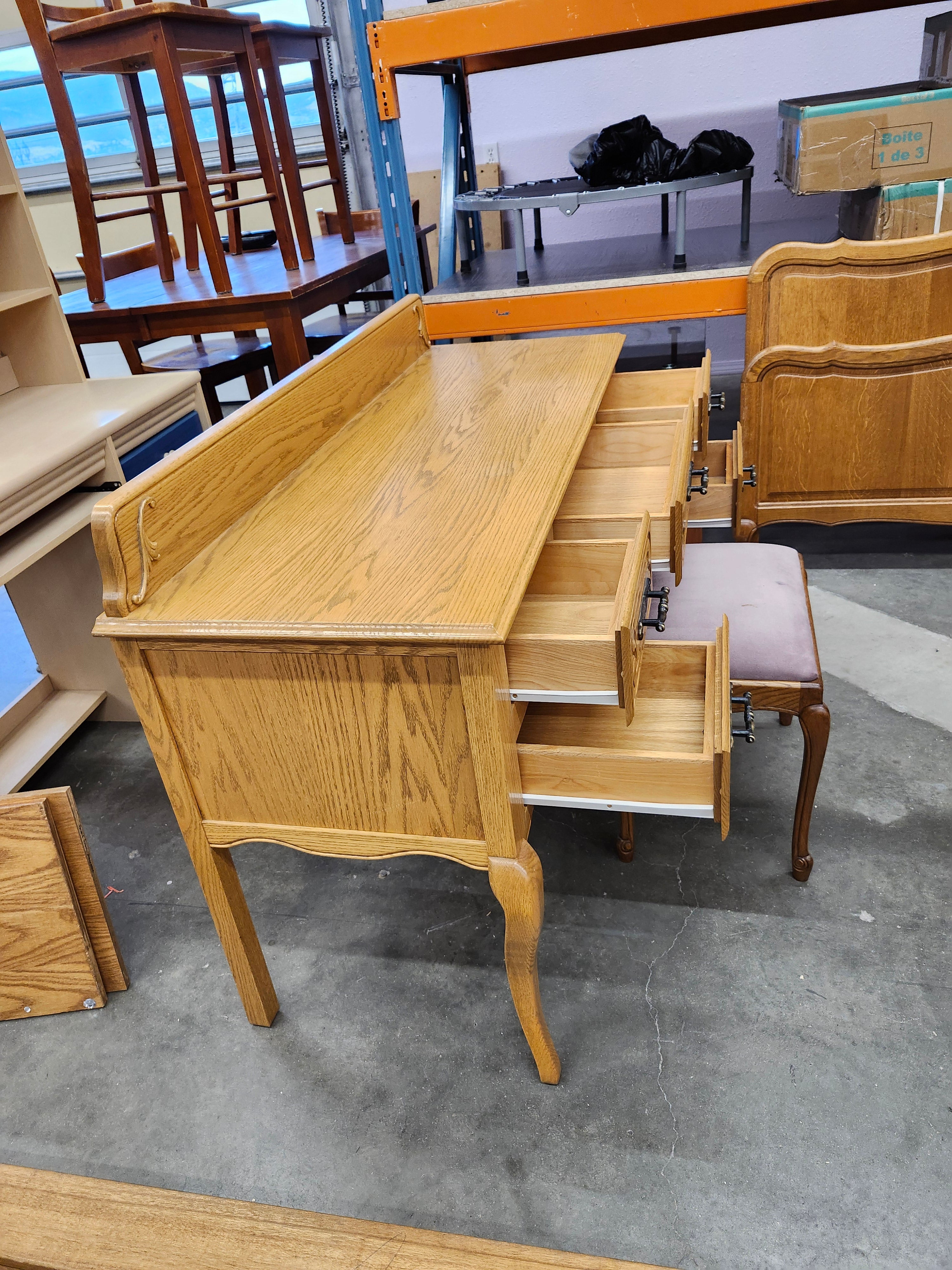Desk / vanity & stool