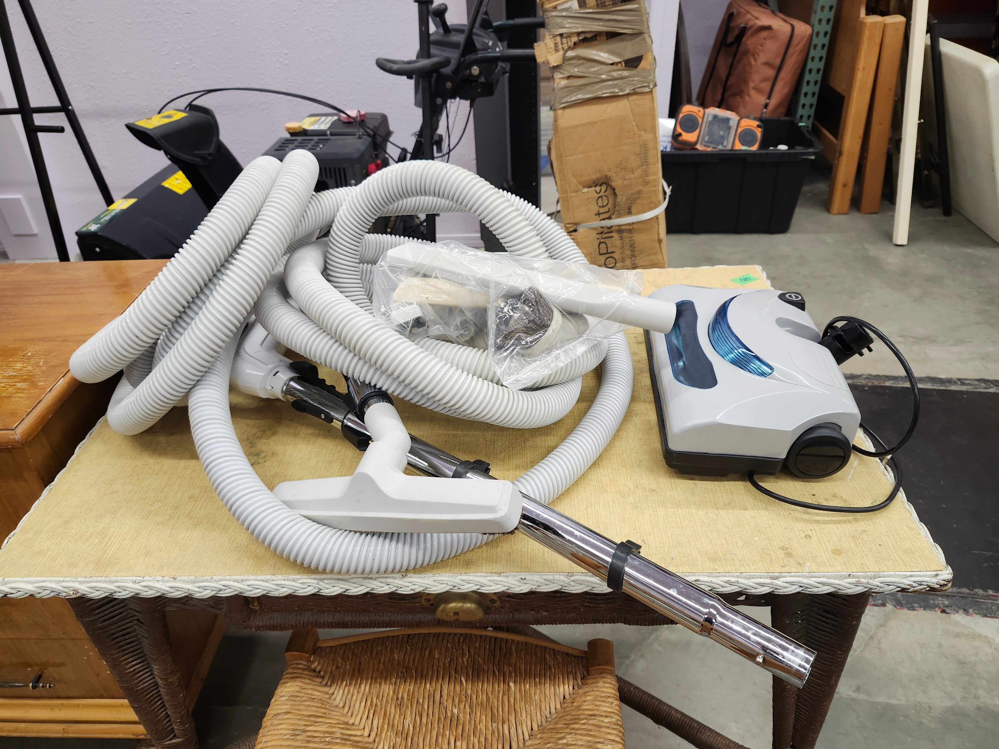 Central vacuum hose and attachments