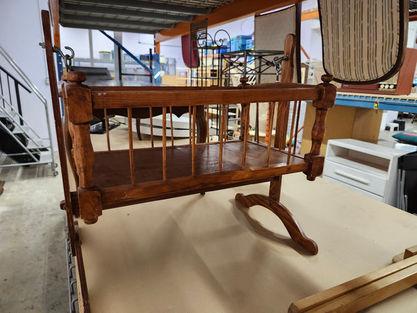 Small Wood cradle