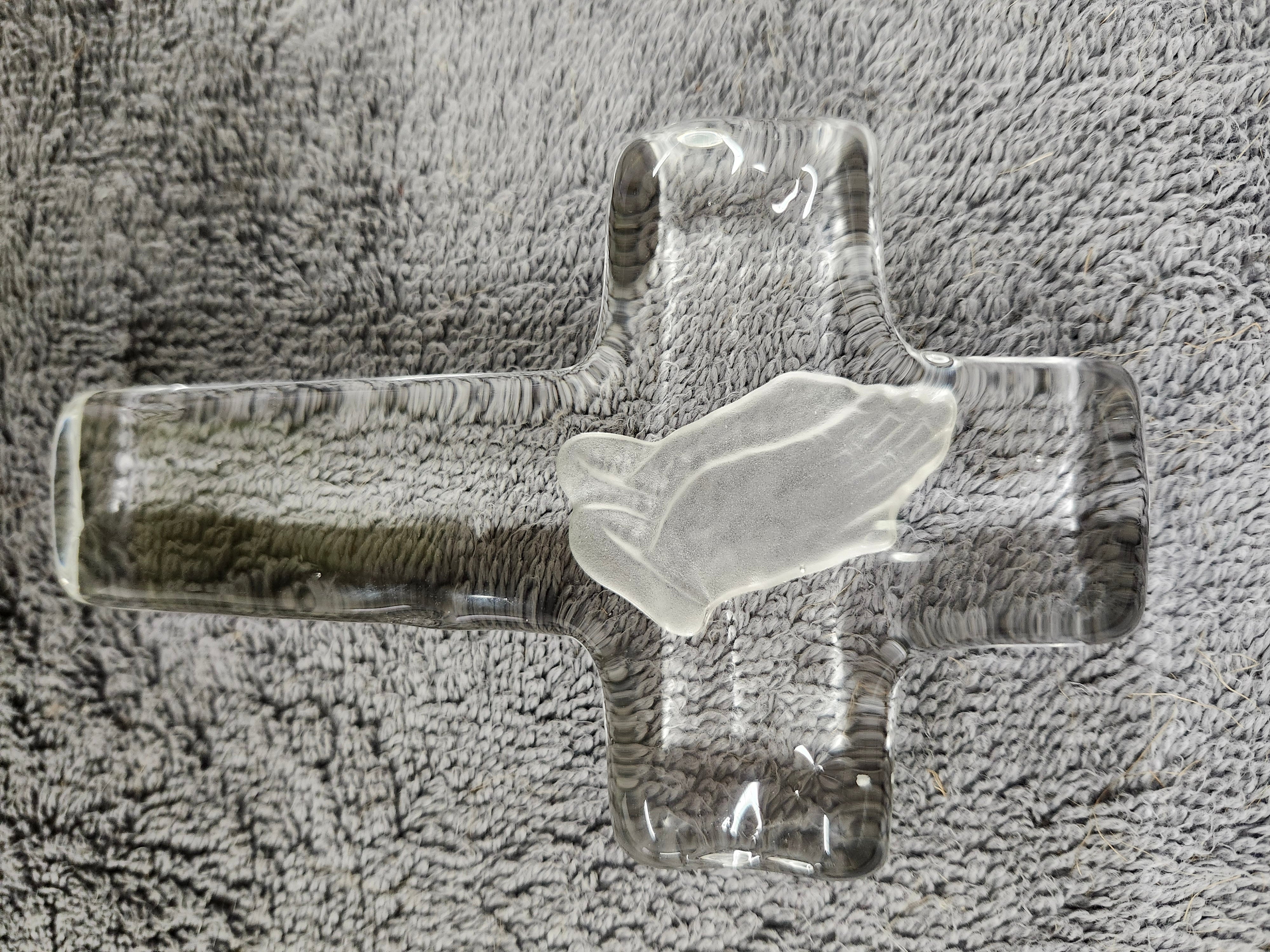 Glass cross