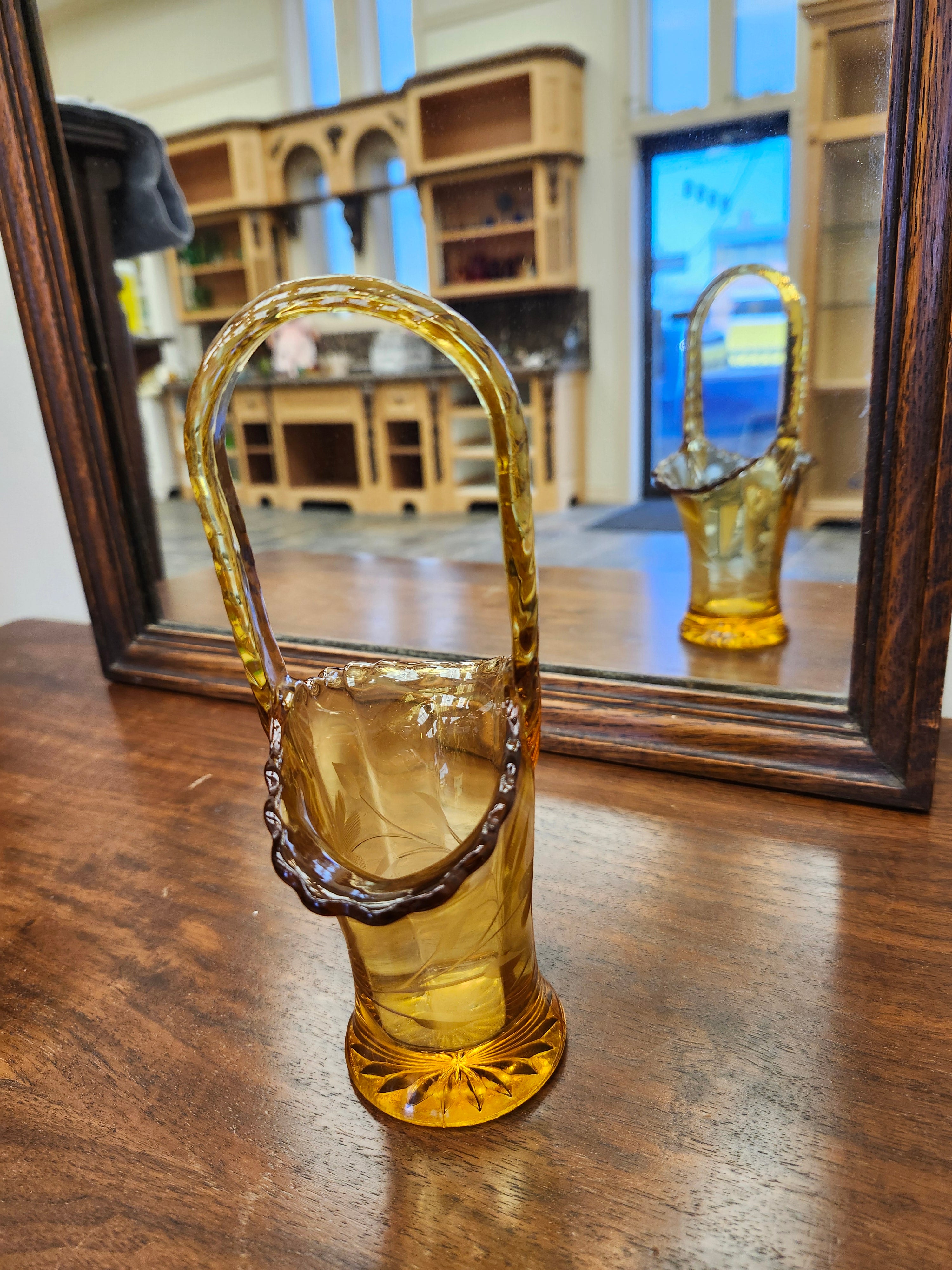 Amber glass basket
