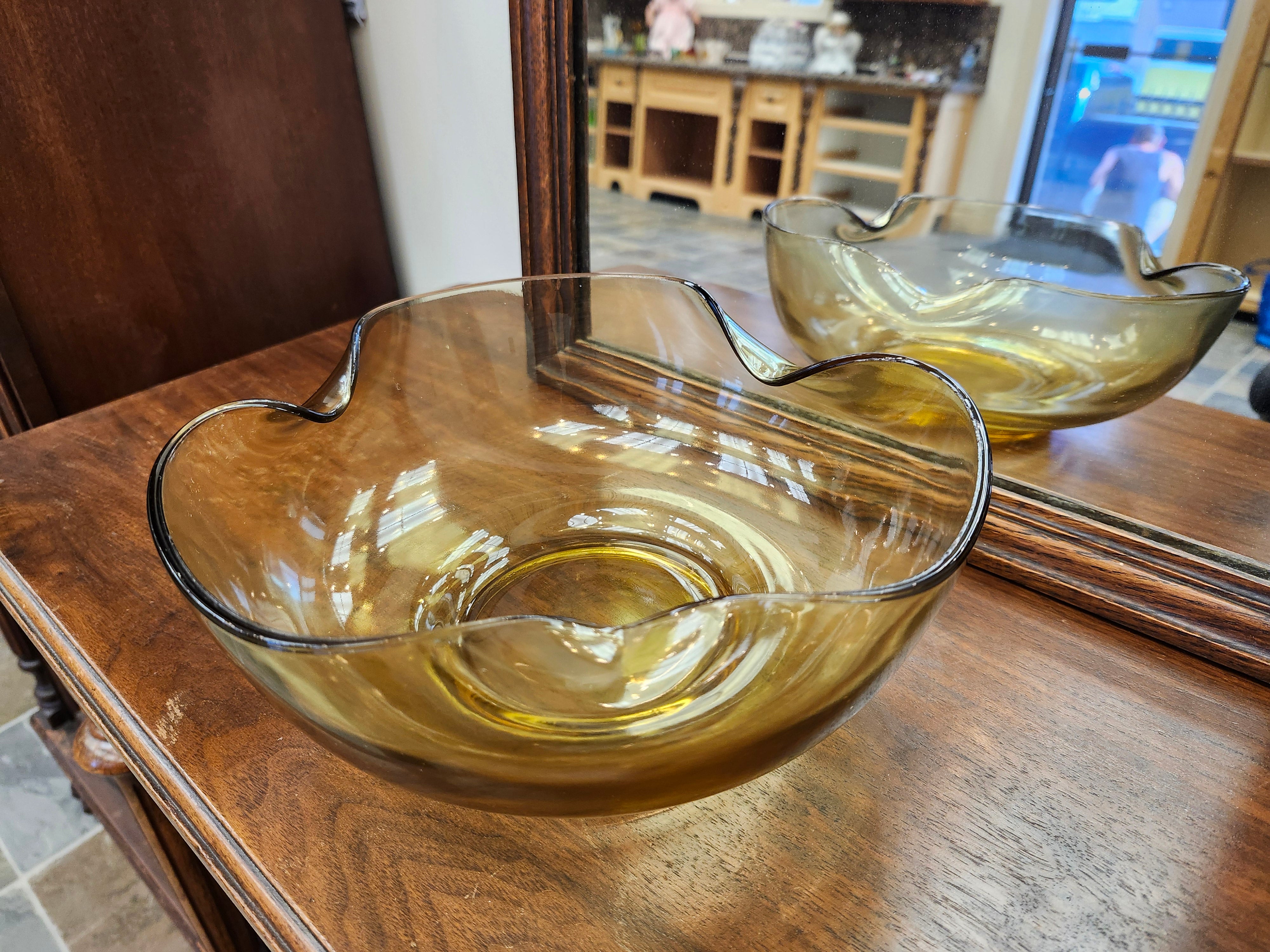 Amber glass chip bowl