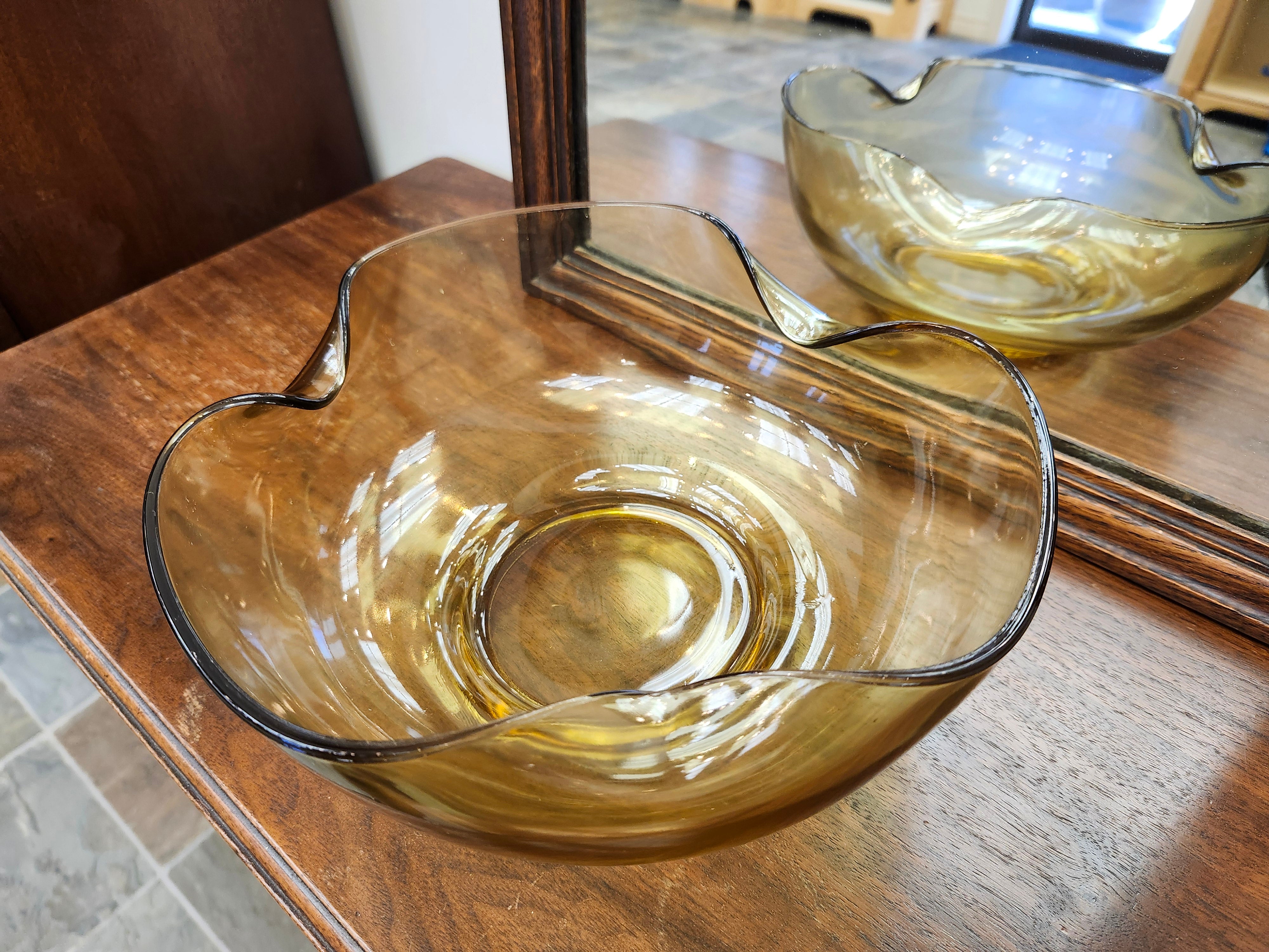 Amber glass chip bowl
