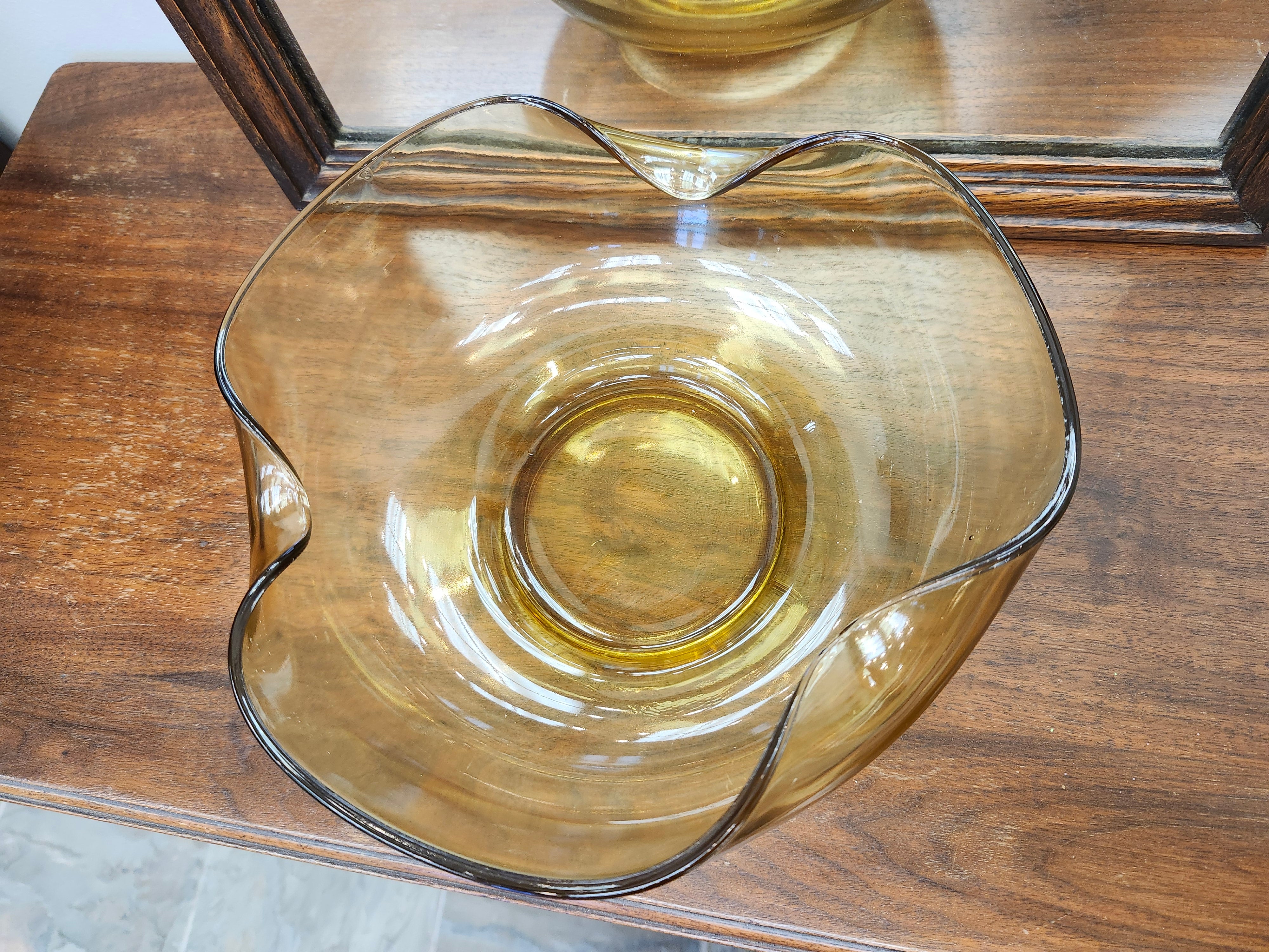 Amber glass chip bowl