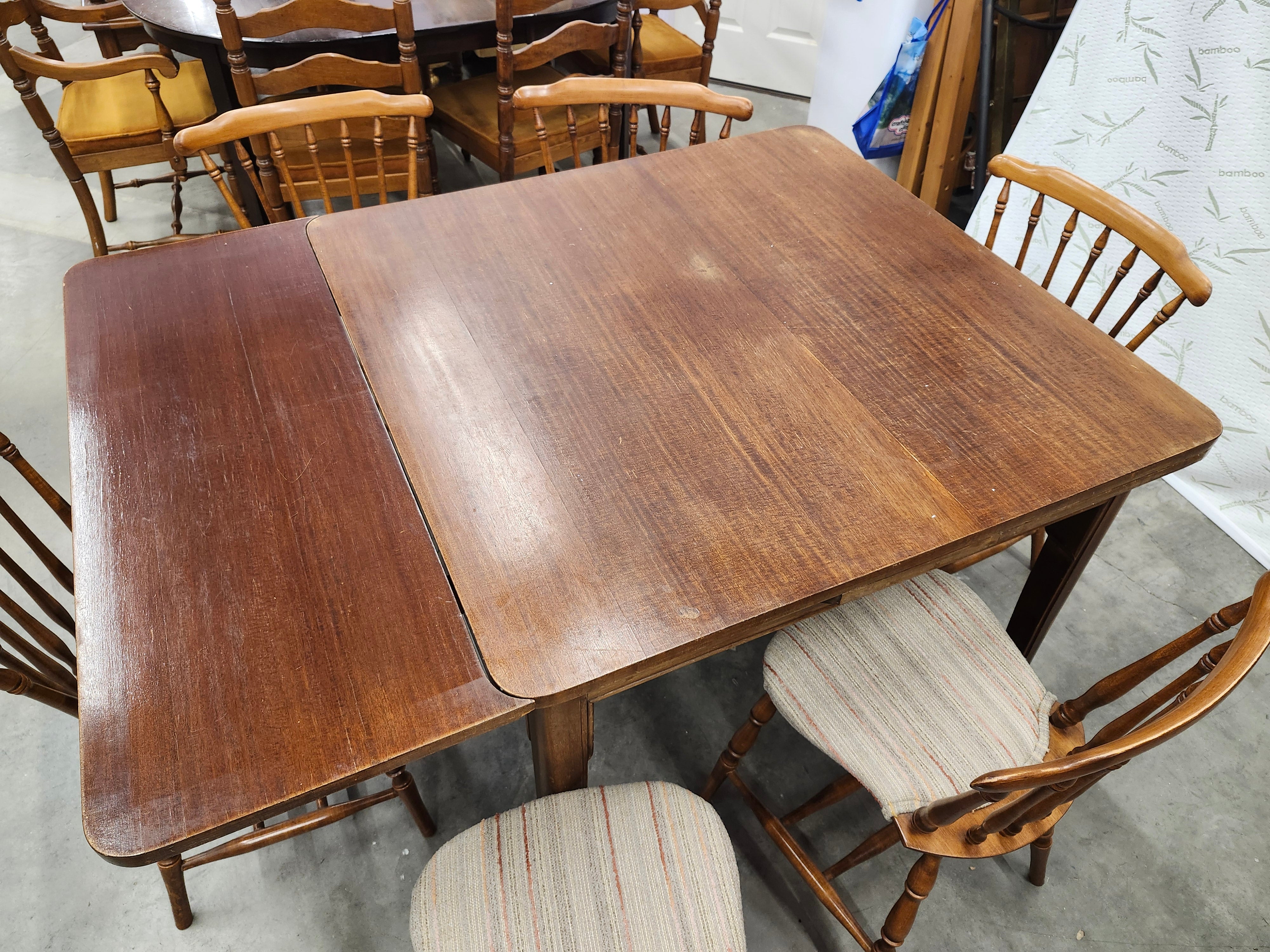 Dining set with 6 chairs and pull out sides to extend table