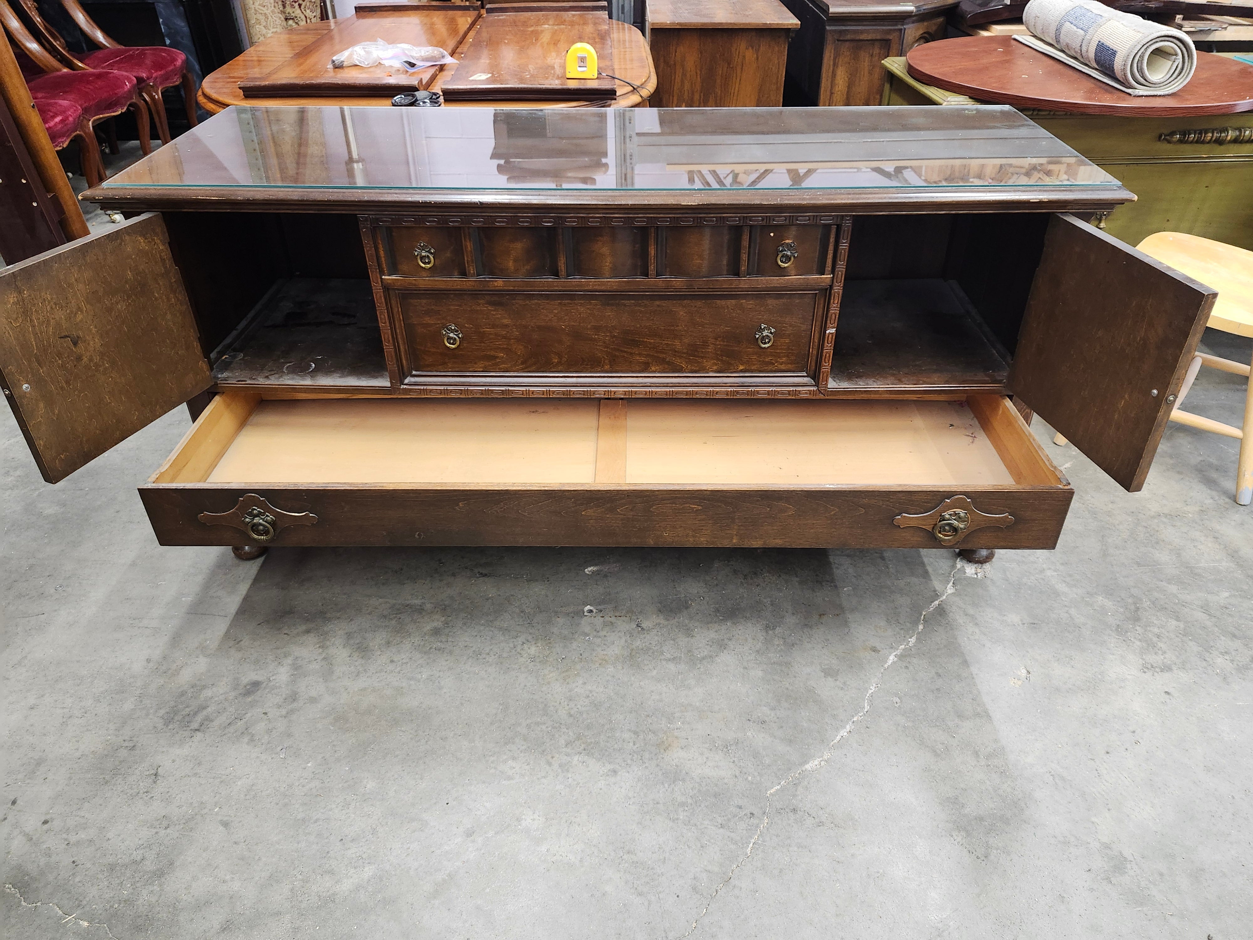 Buffet With Glass Topper