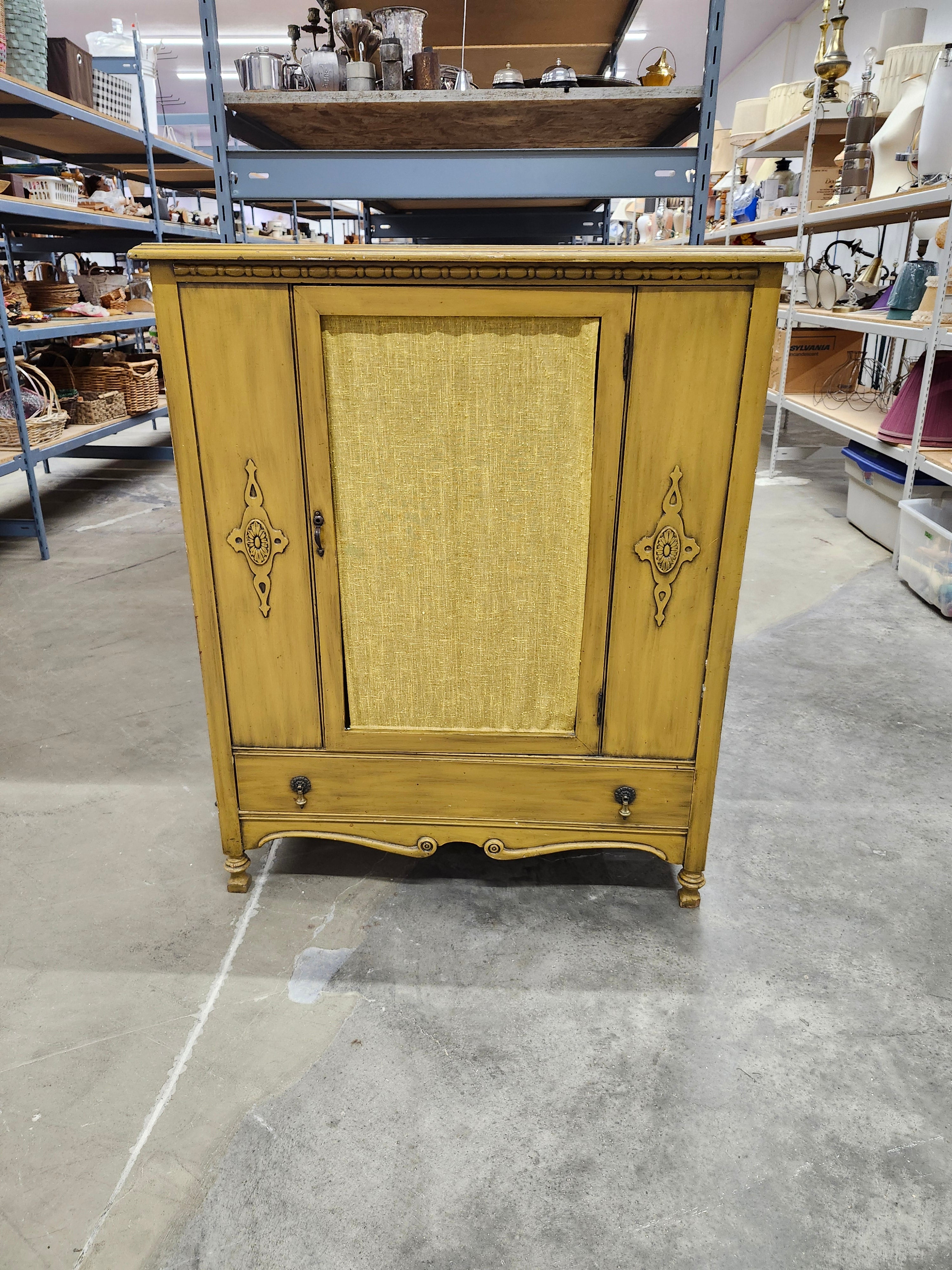 Hutch / cabinet