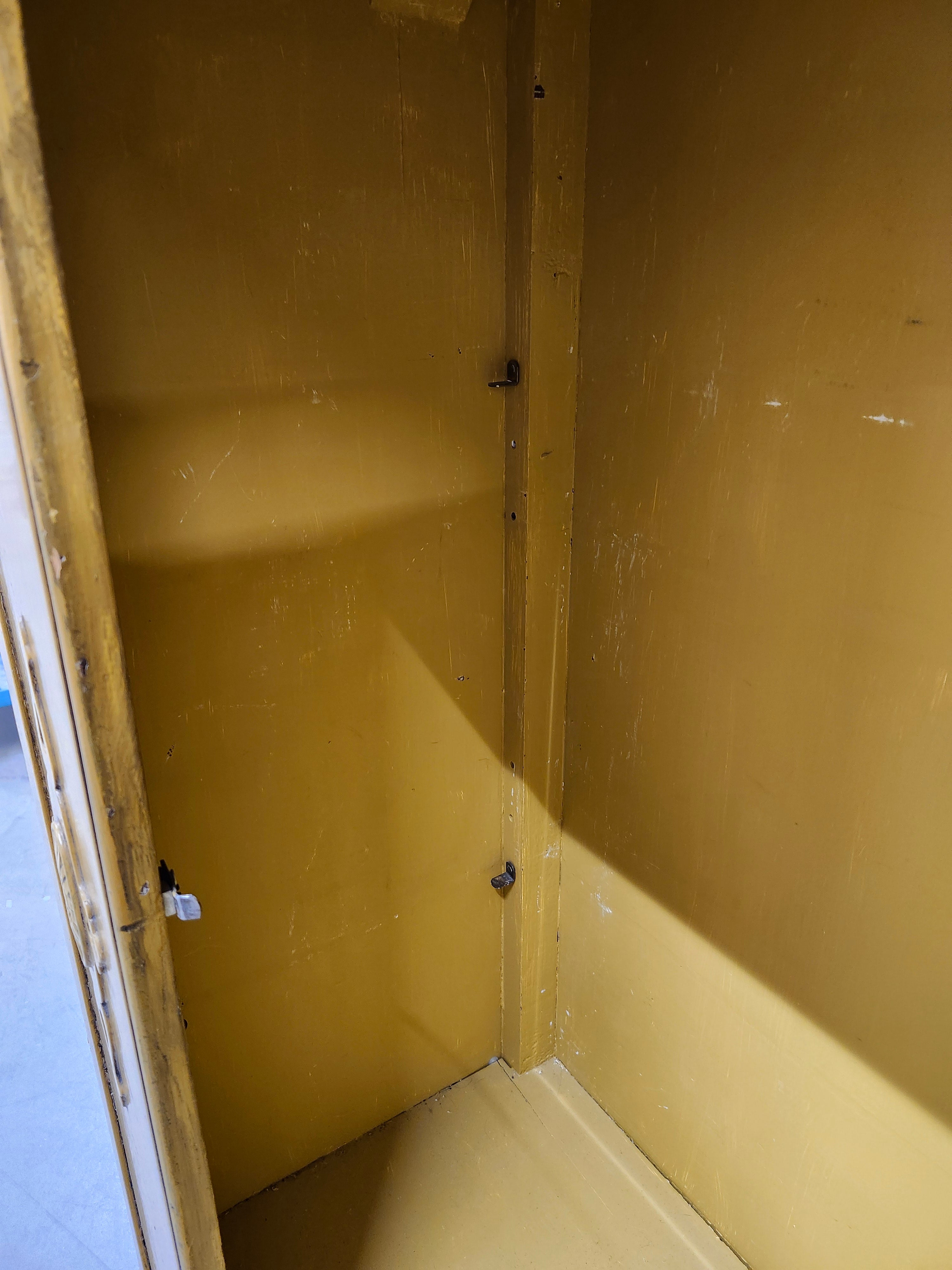 Hutch / cabinet