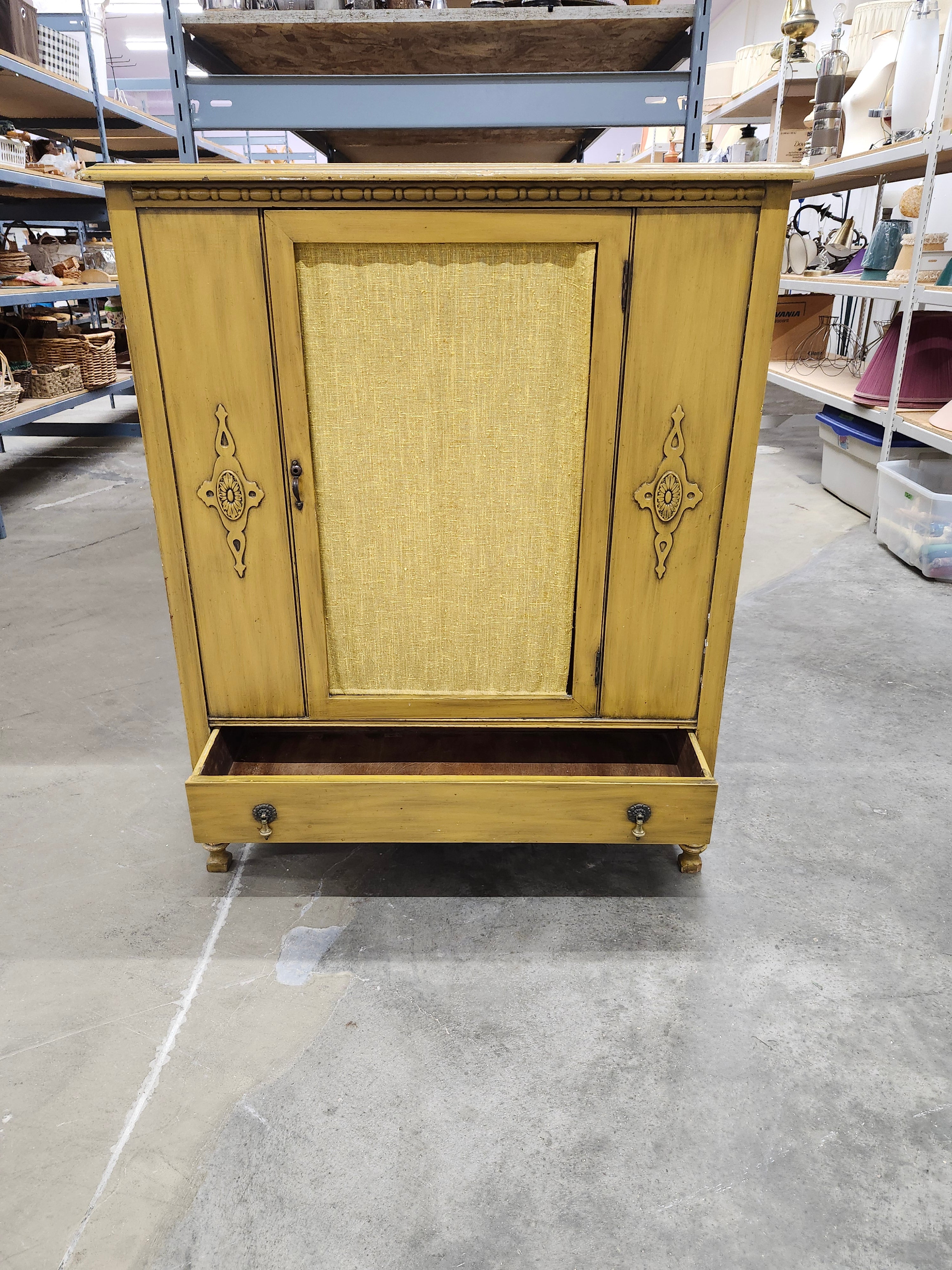 Hutch / cabinet