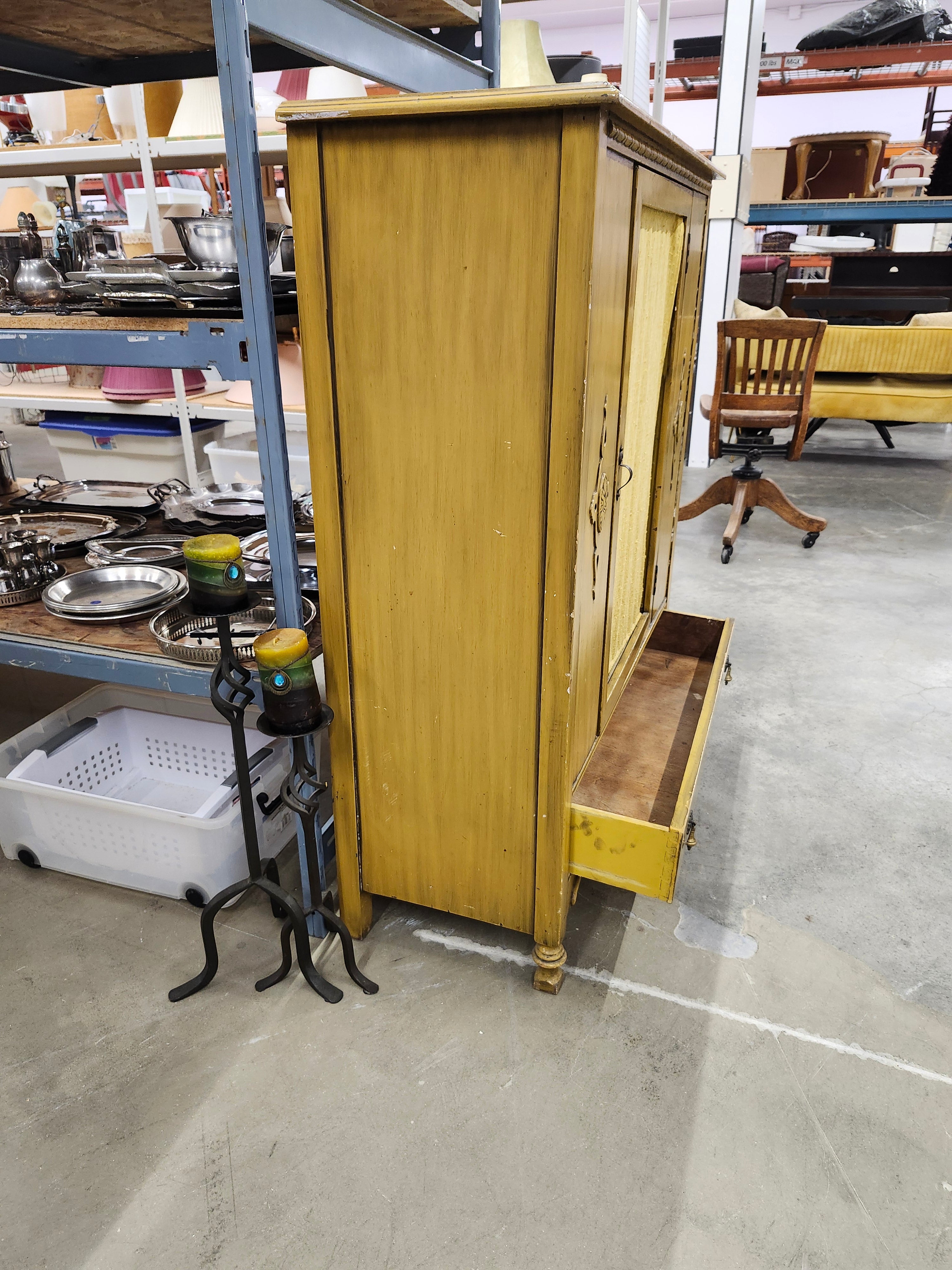 Hutch / cabinet