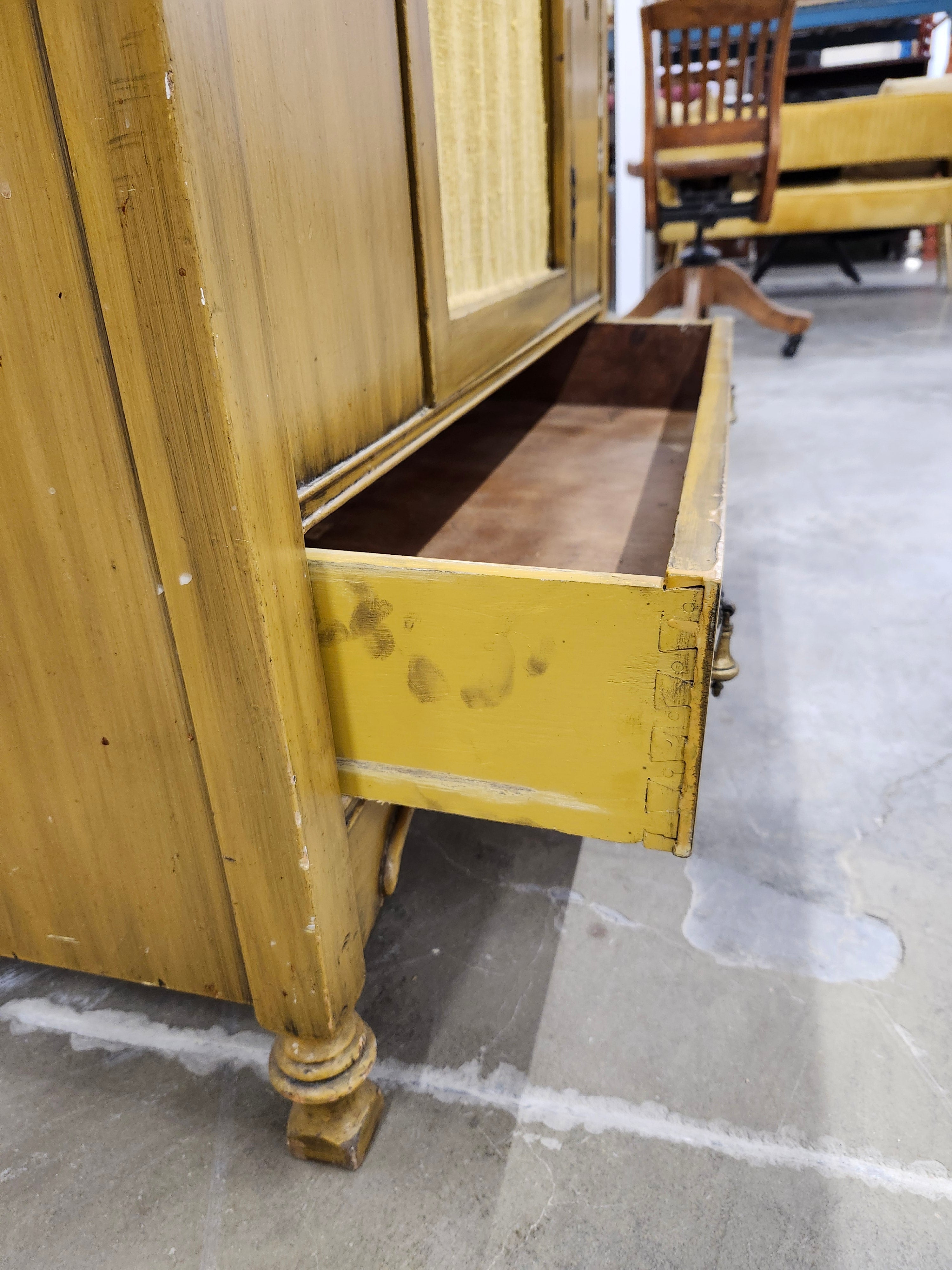 Hutch / cabinet
