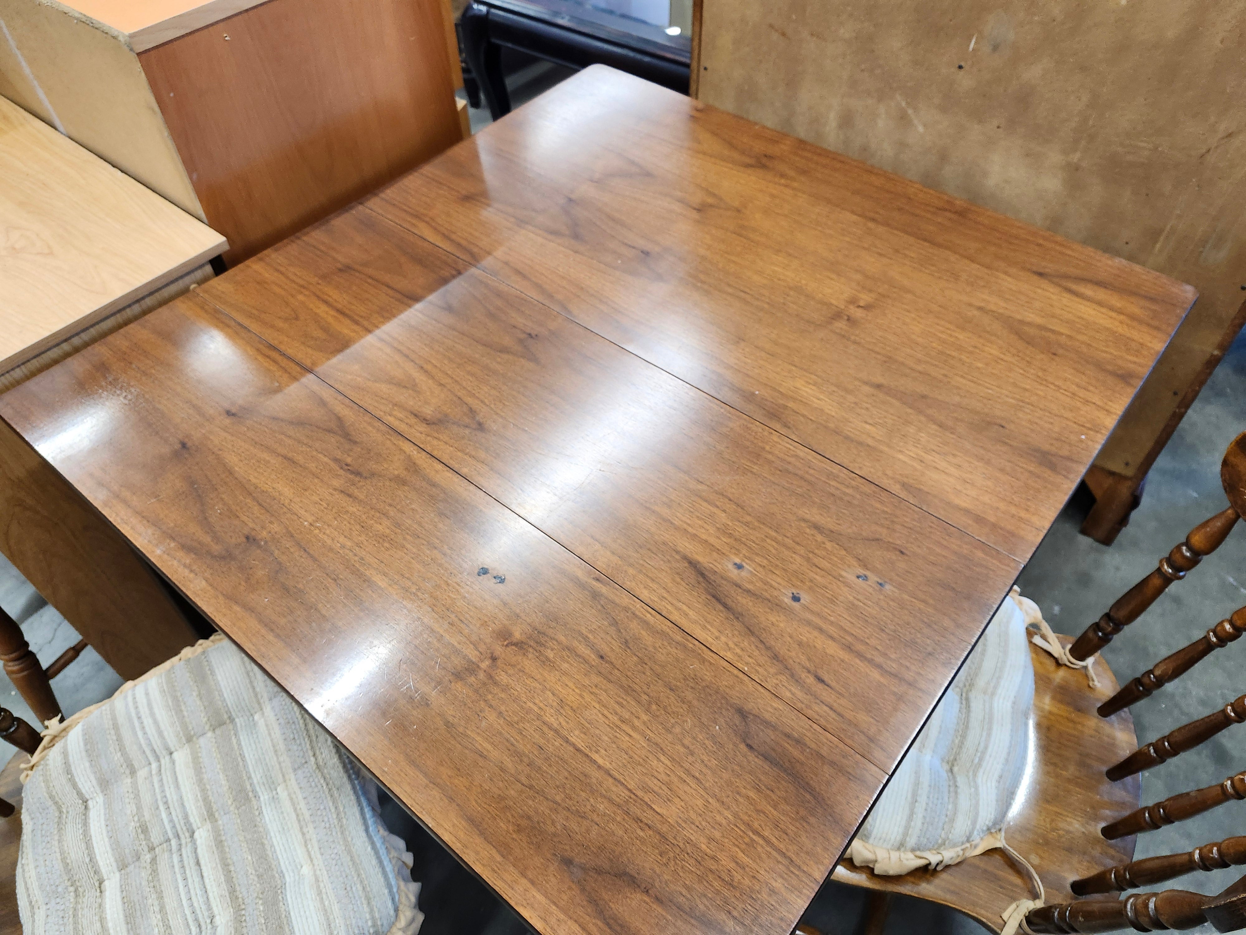 Drop leaf table & x2 chairs
