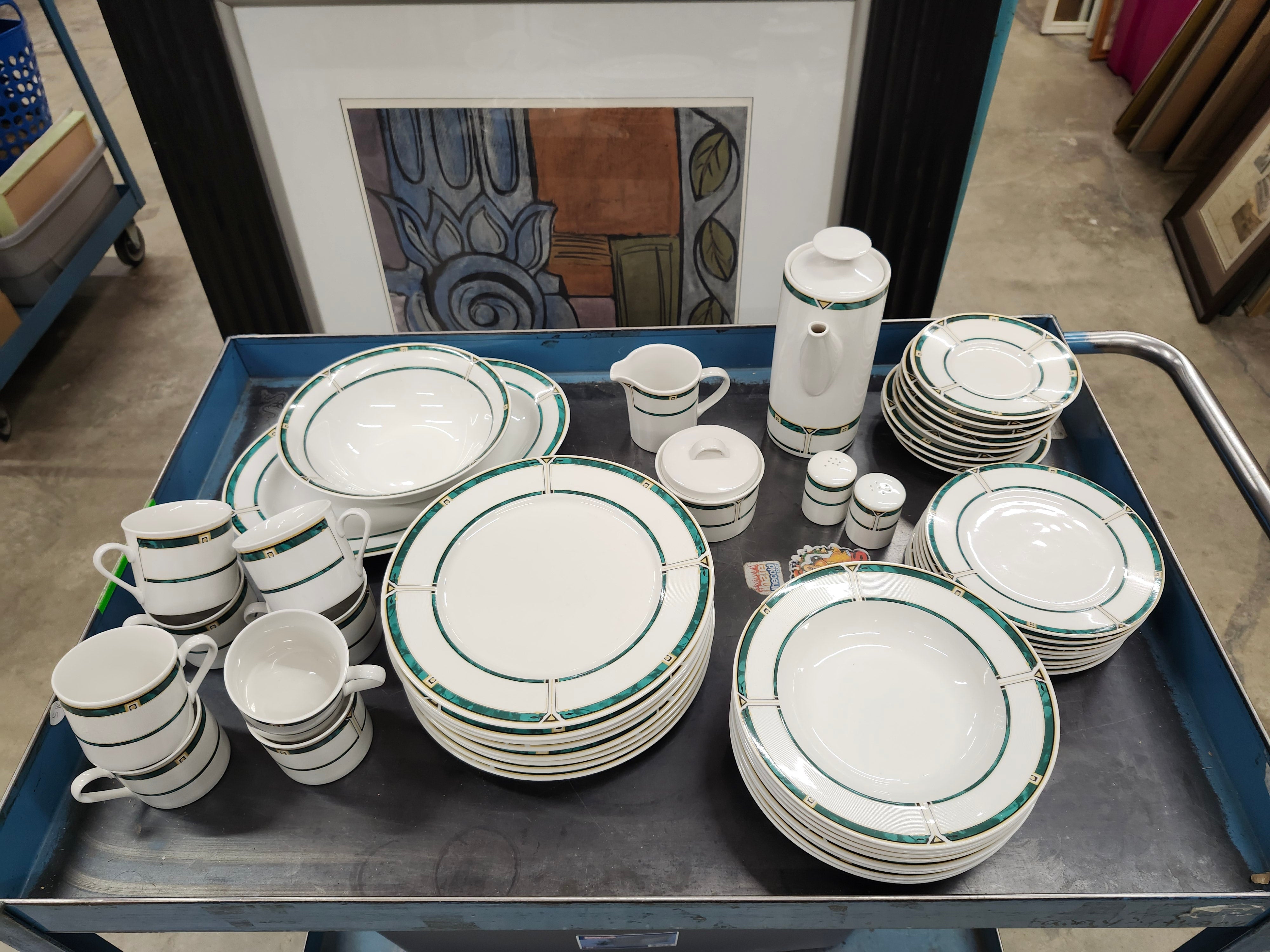 Dinnerware set