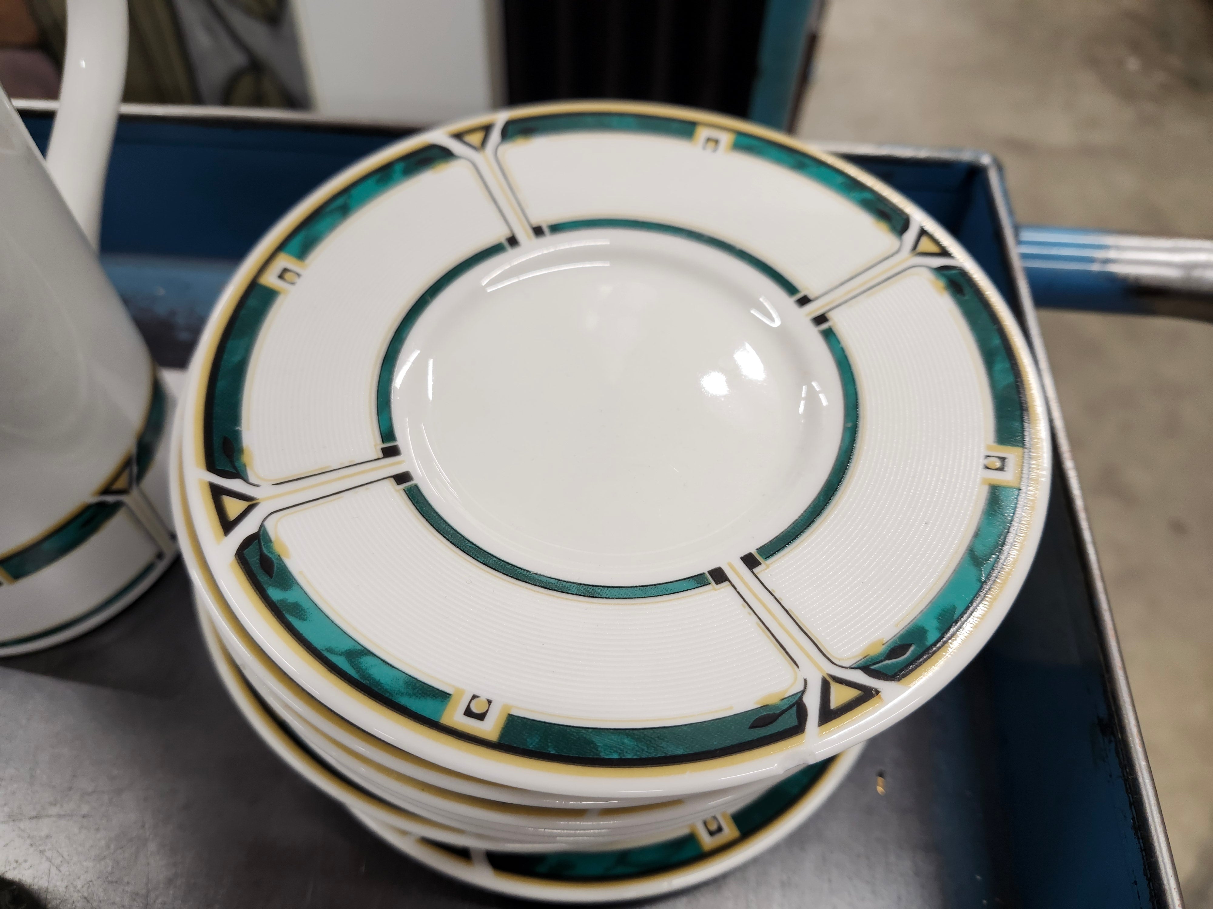 Dinnerware set