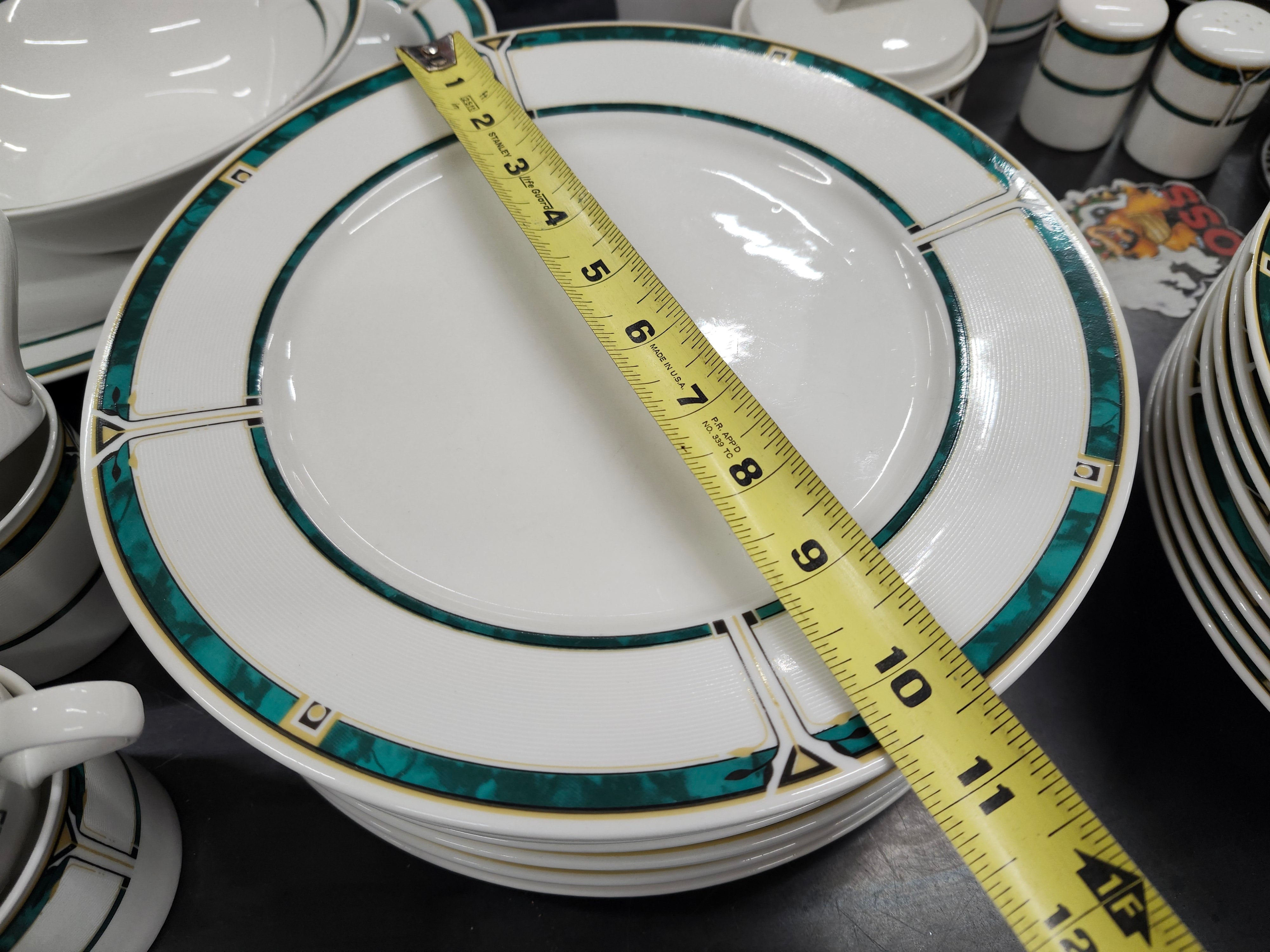 Dinnerware set