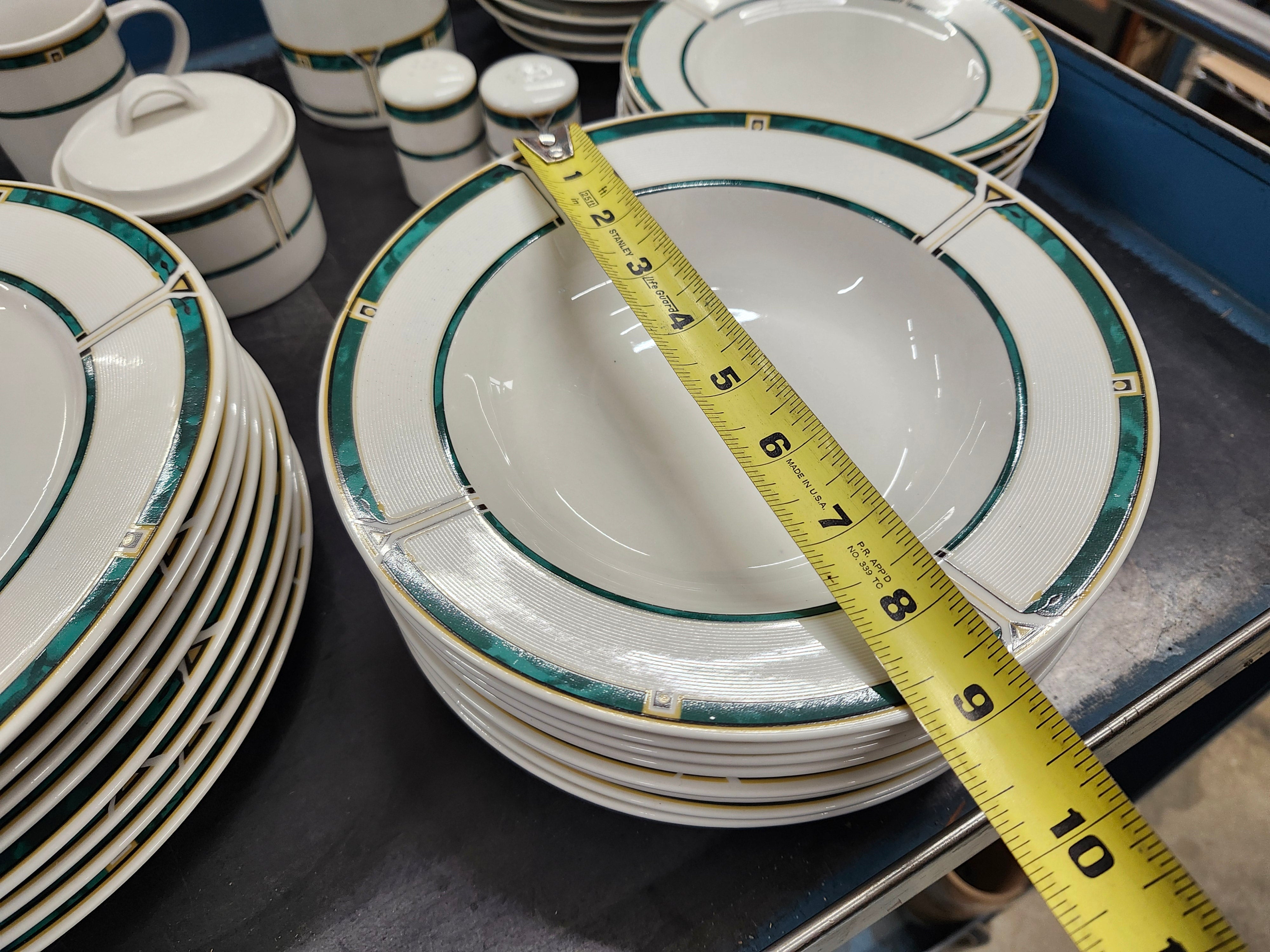 Dinnerware set