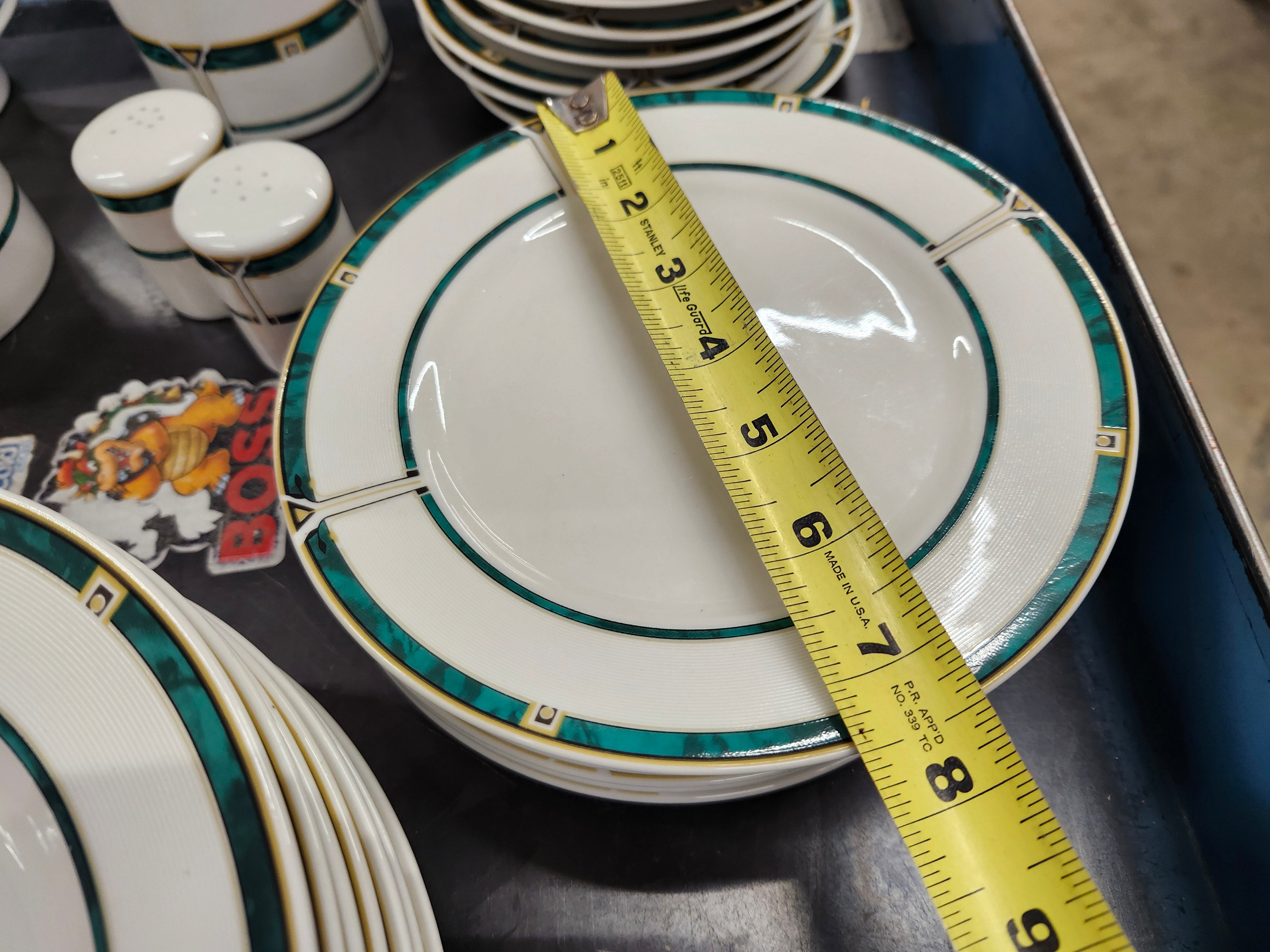Dinnerware set