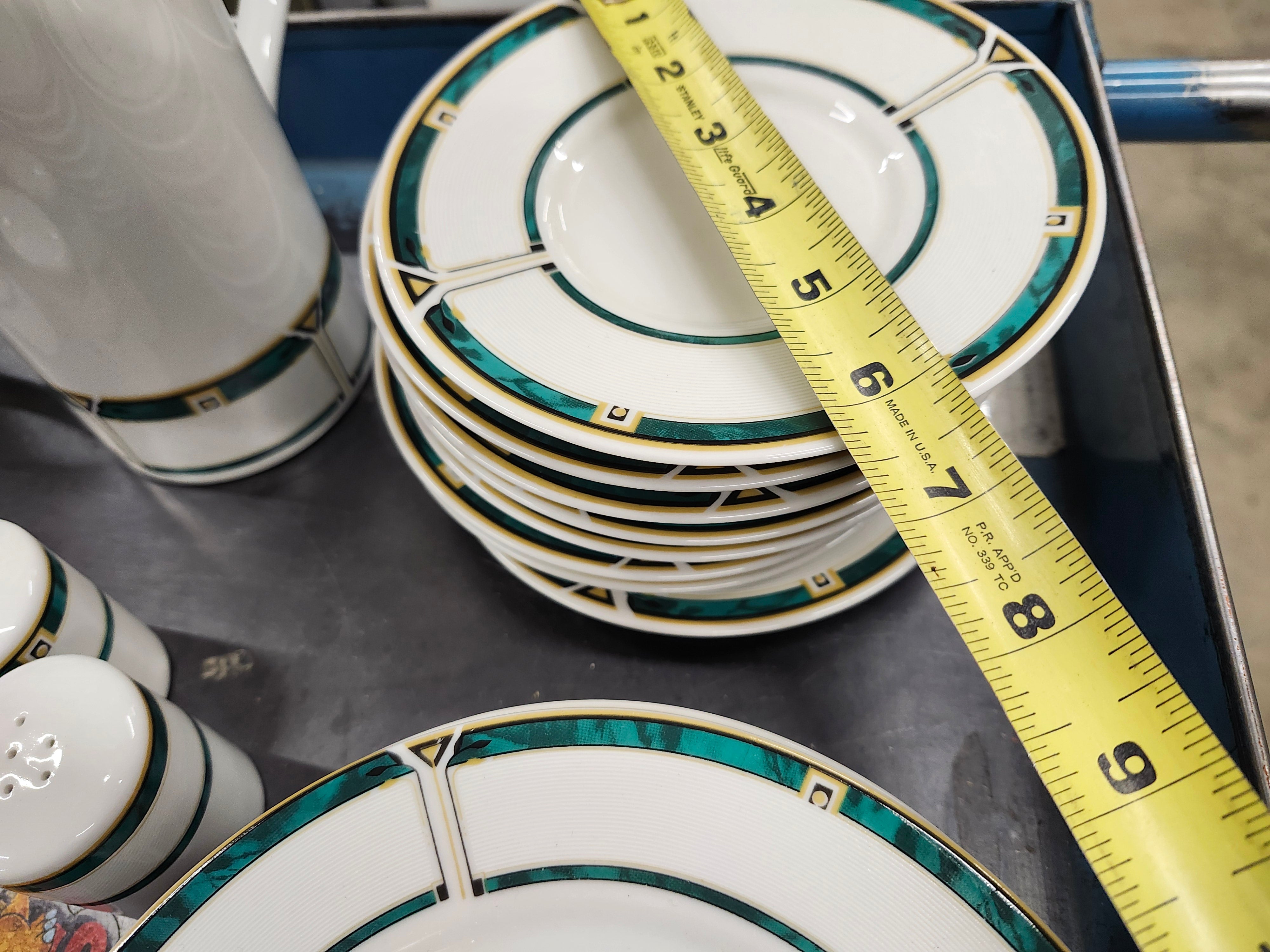 Dinnerware set